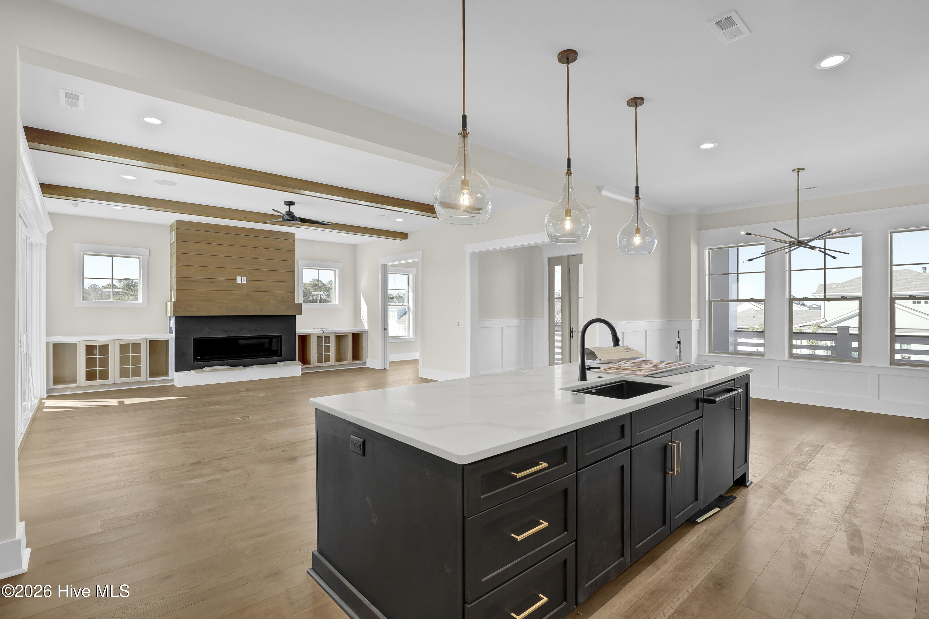 100490520 | Photo 13