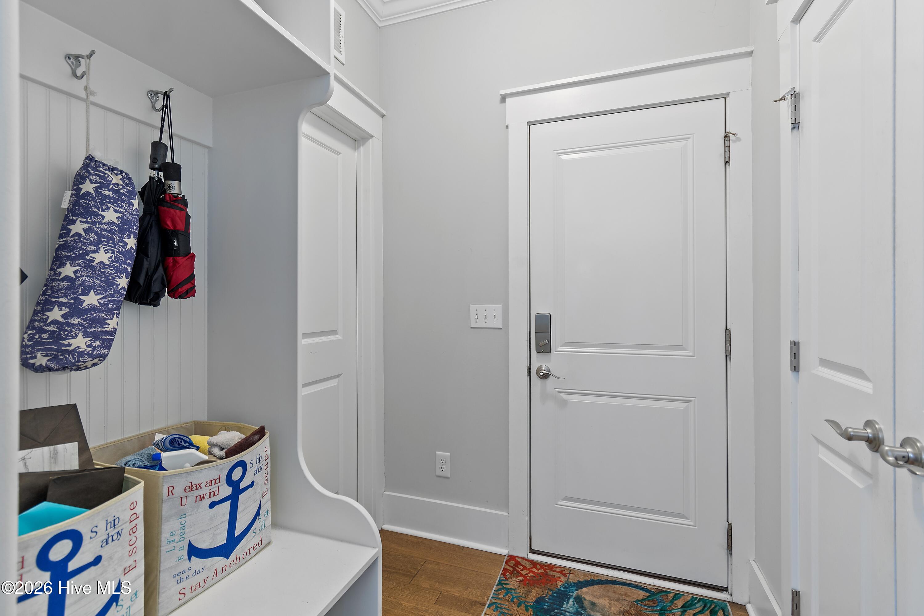 100561282 | Photo 60