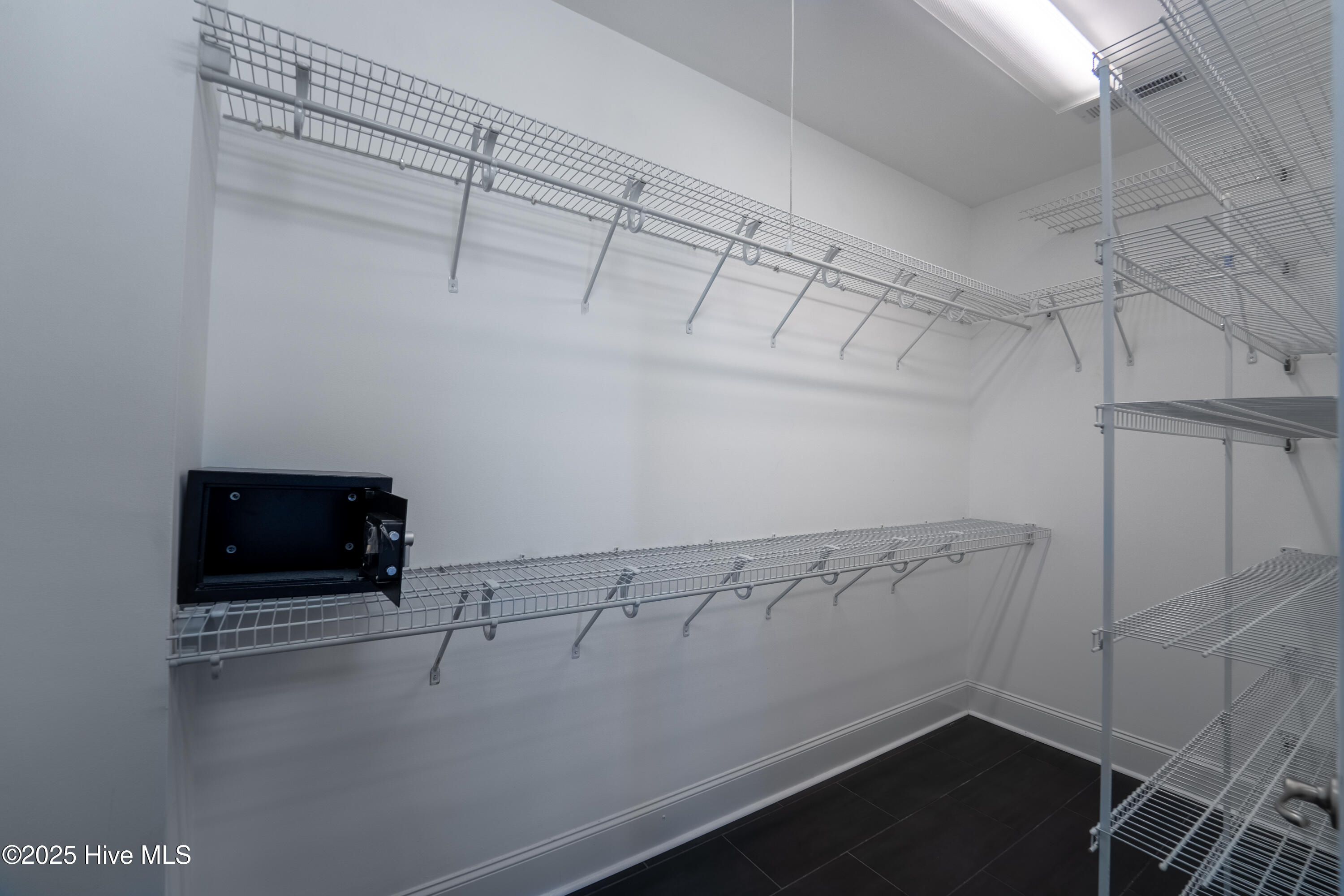 100544642 | Photo 27