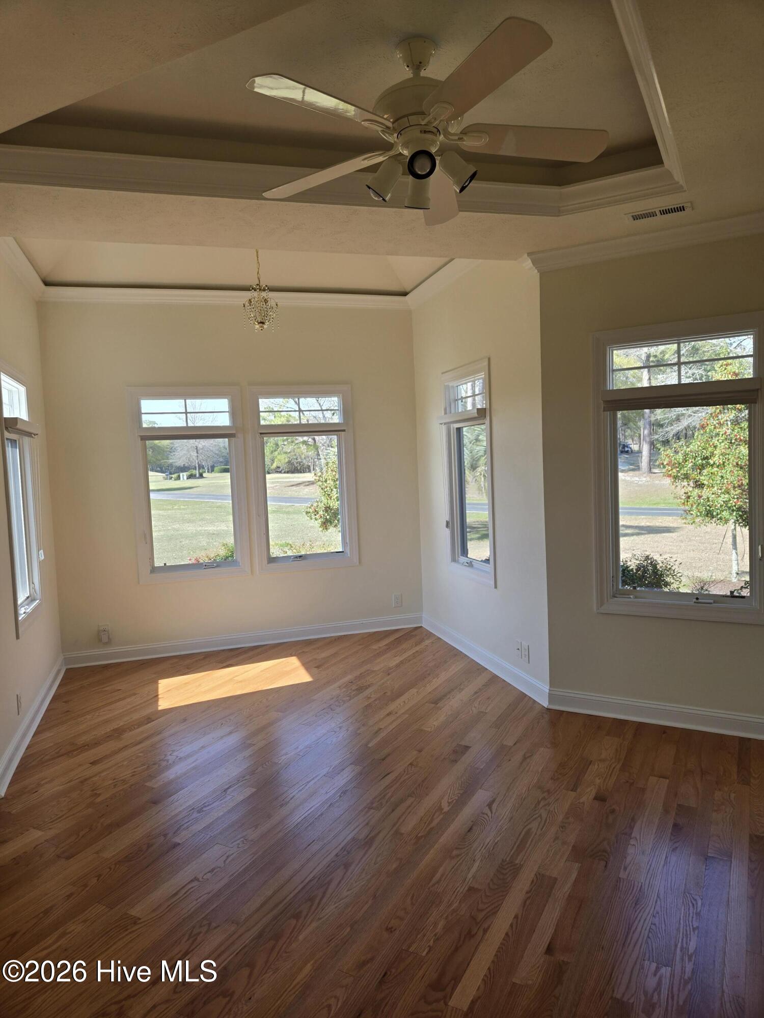 100545211 | Photo 19