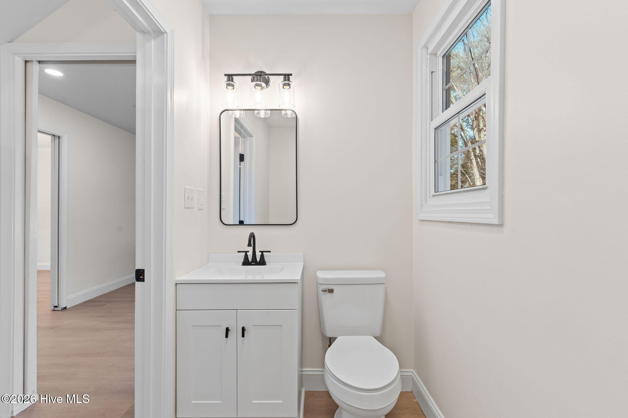 100548429 | Photo 27