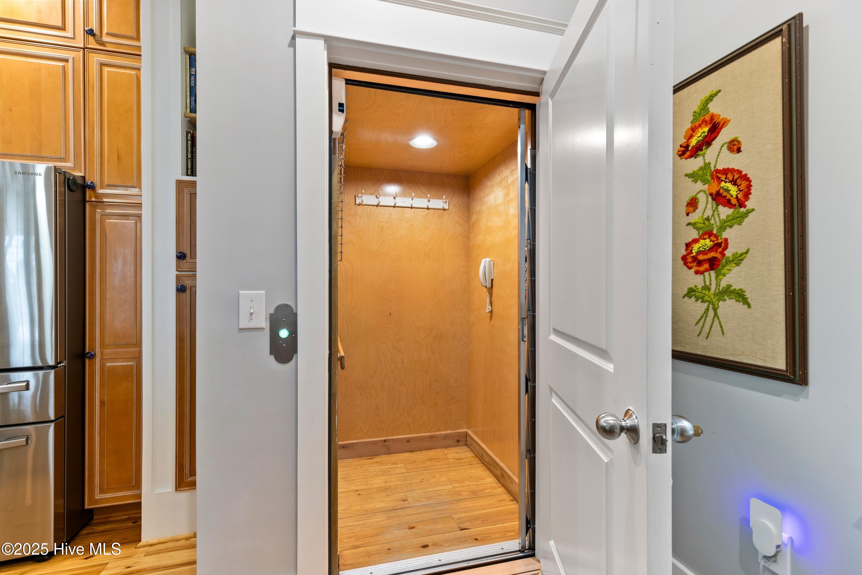 100544140 | Photo 37