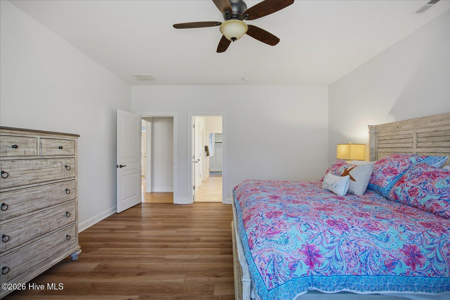 100550413 | Photo 43