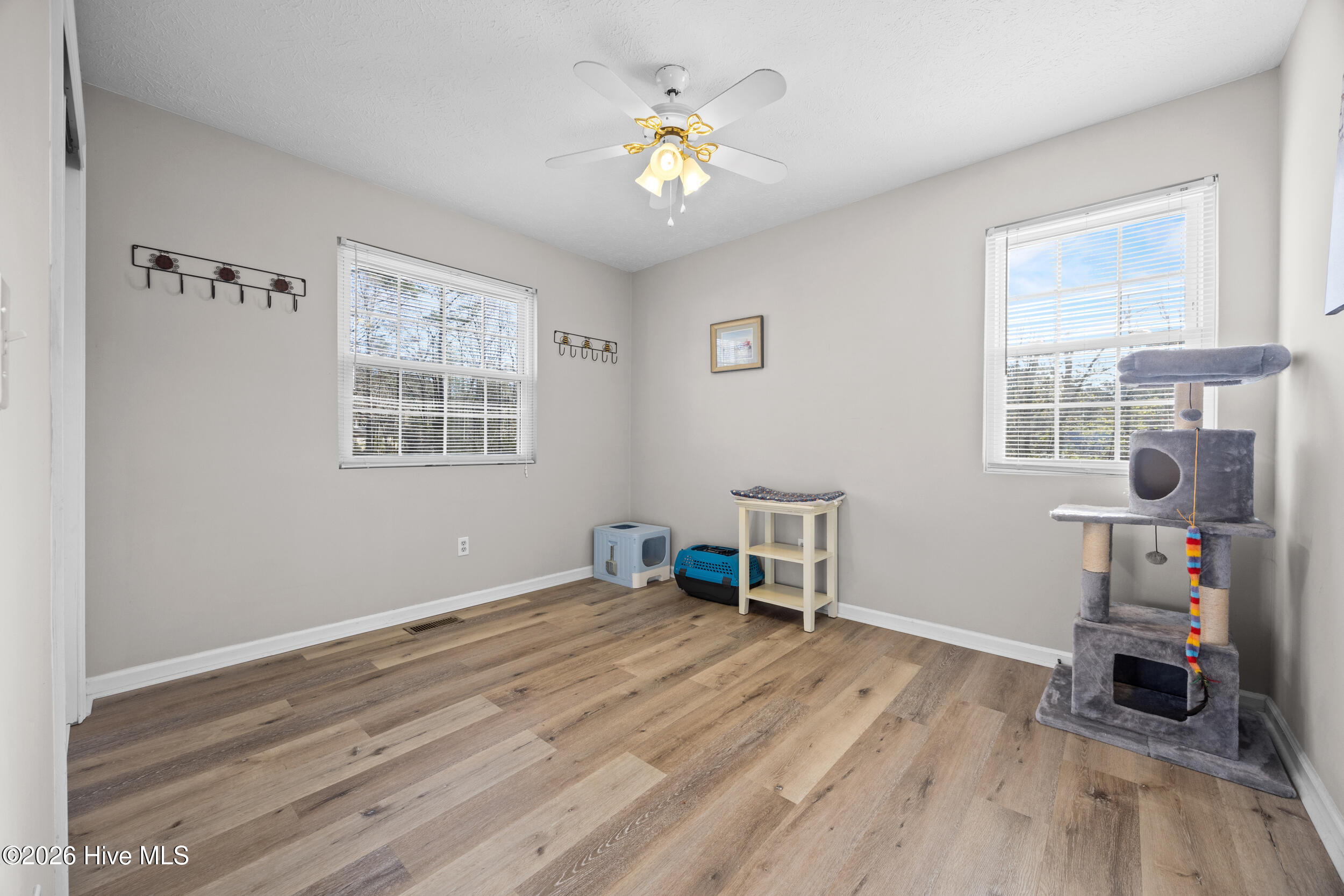 100560402 | Photo 29