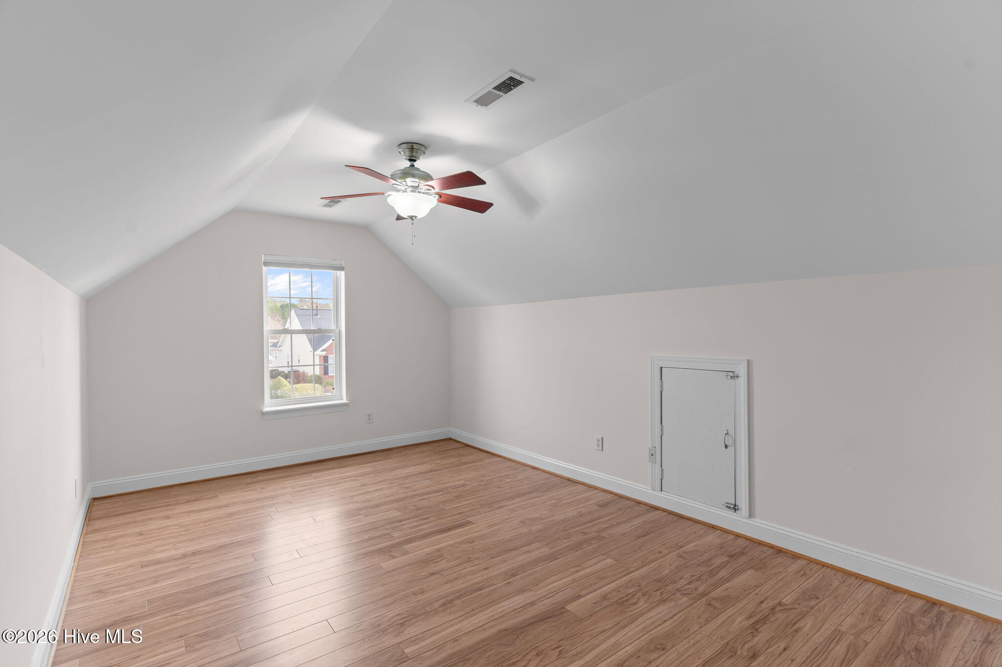 100549598 | Photo 33