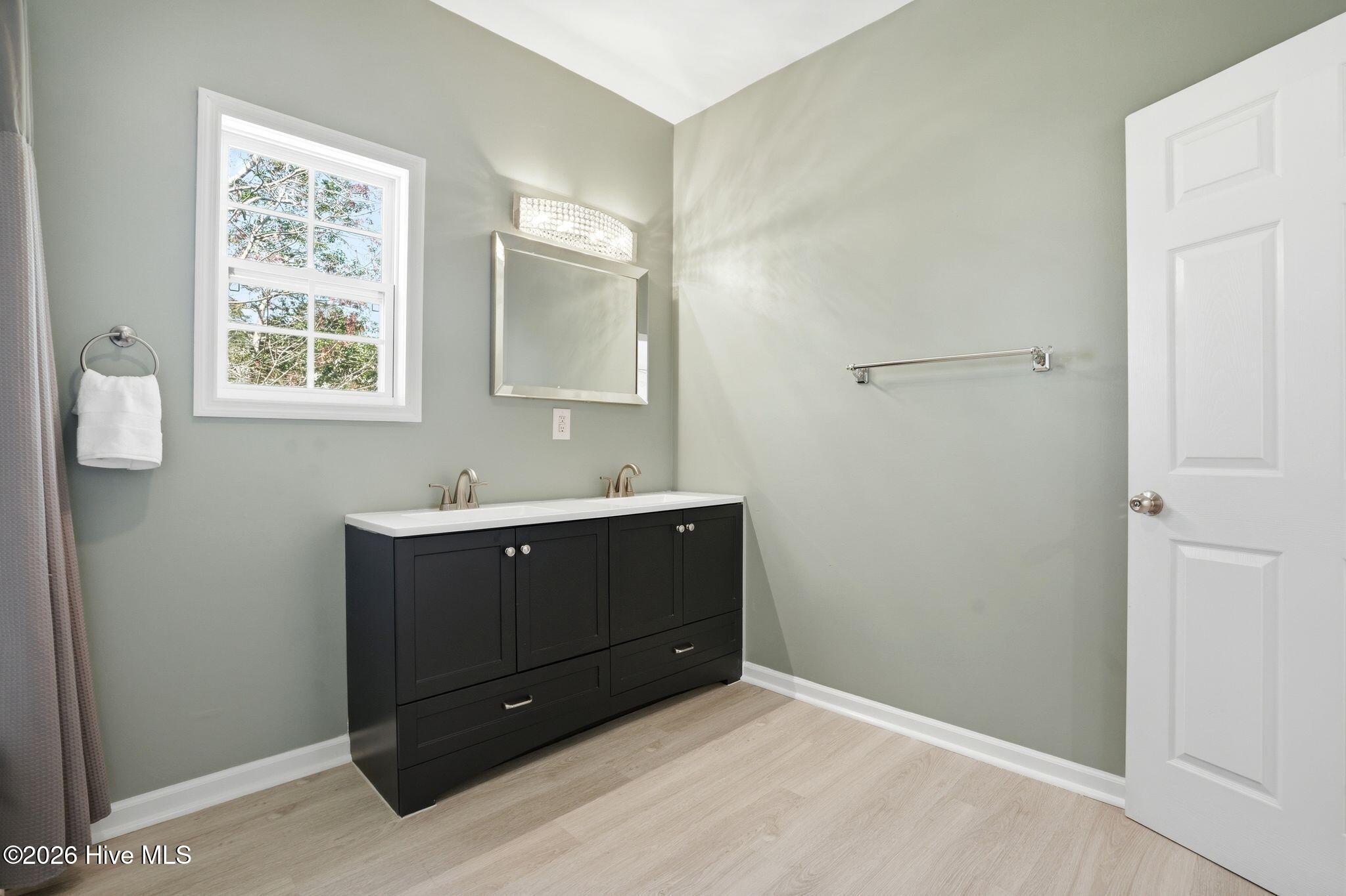 100560935 | Photo 62