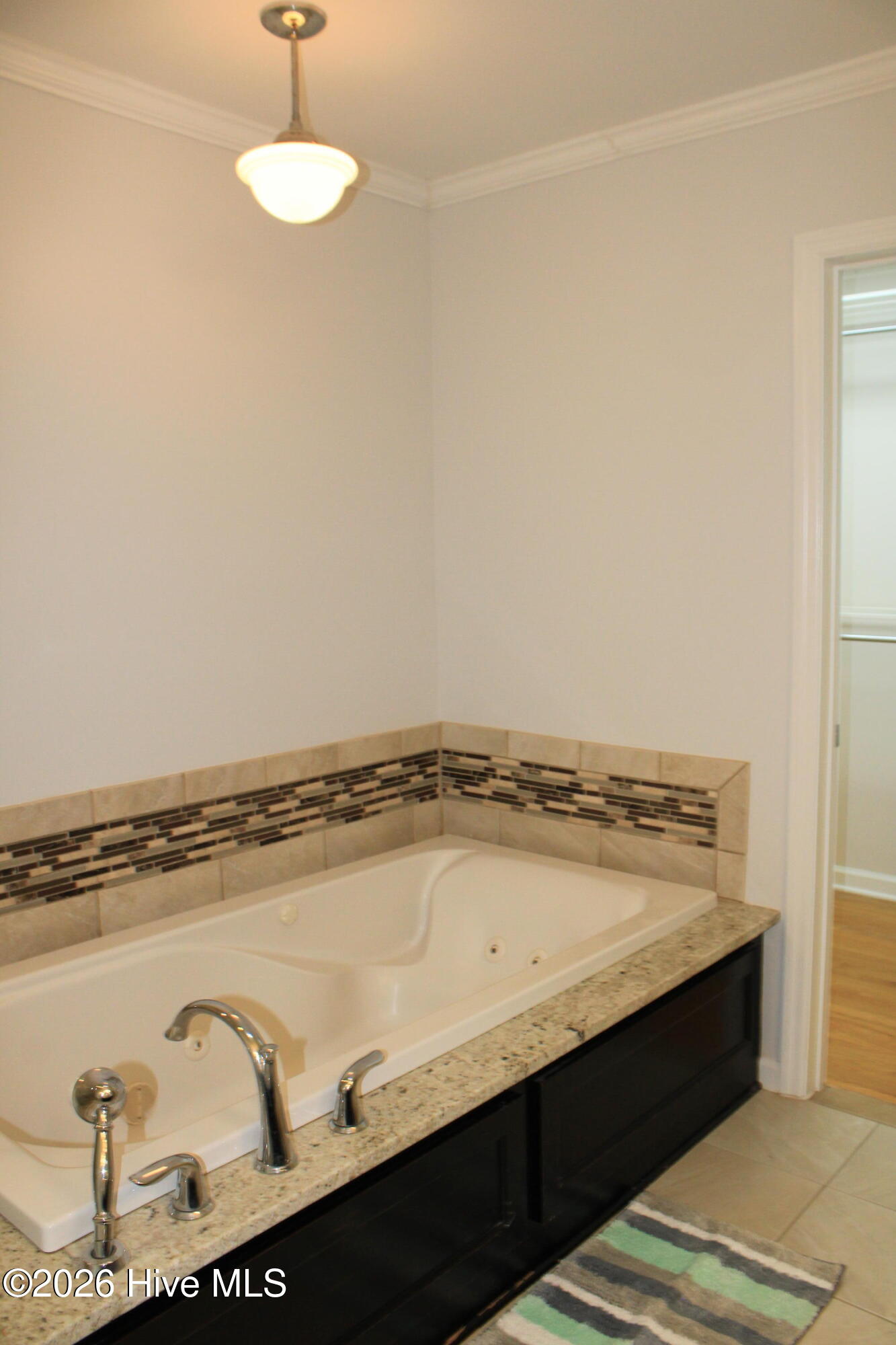 Private 6ft jetted tub