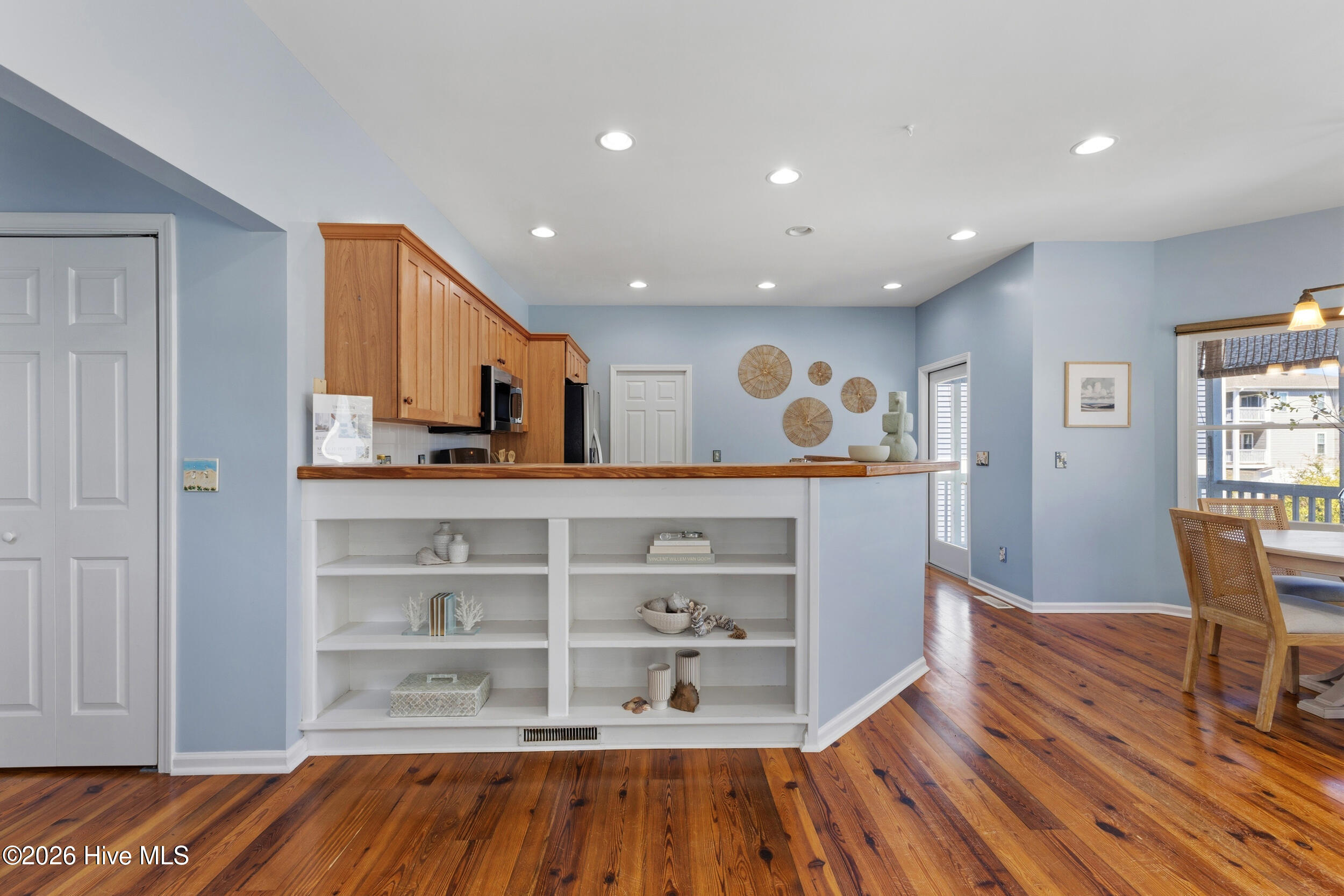 100535794 | Photo 11