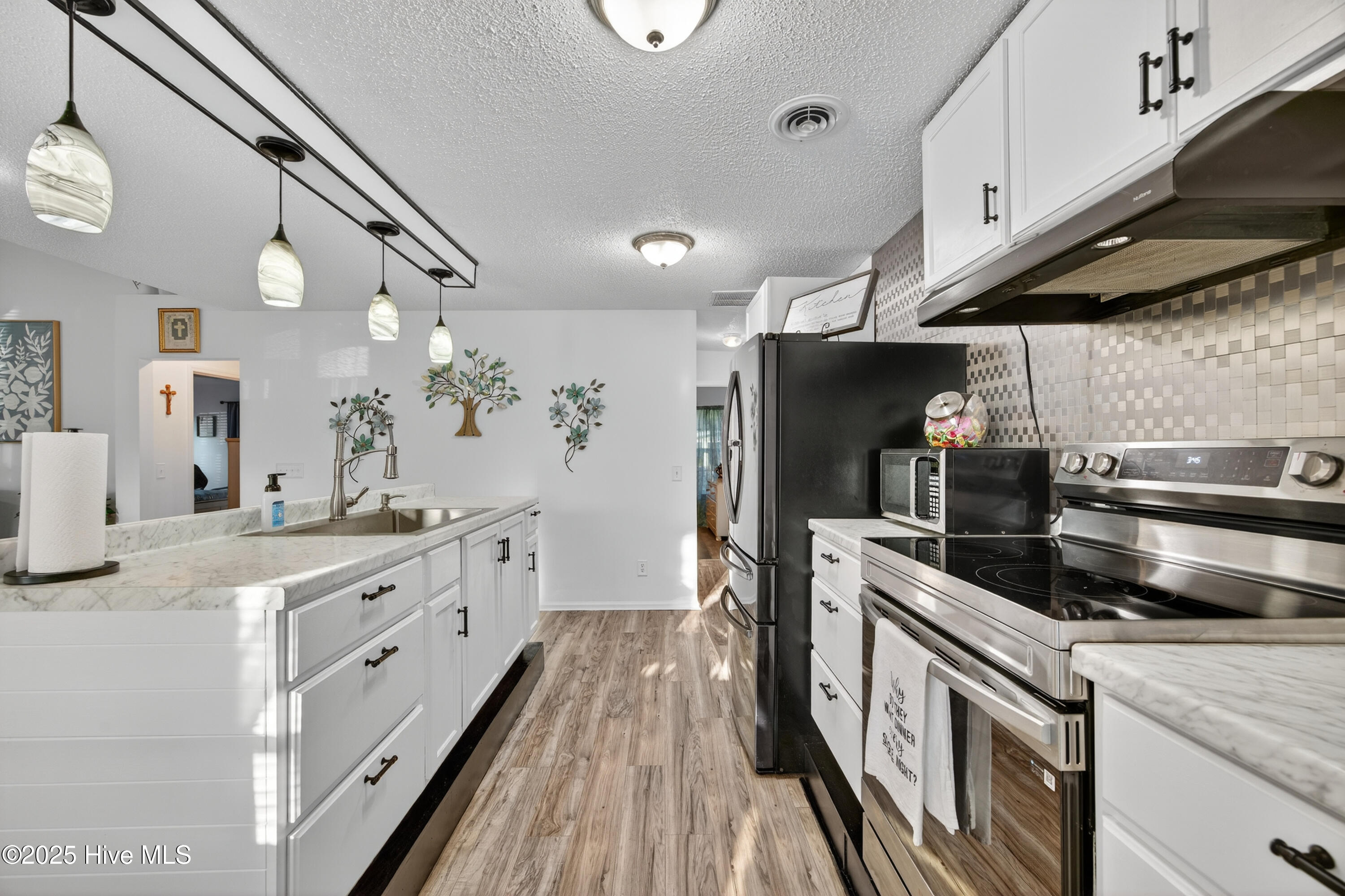 100541929 | Photo 12