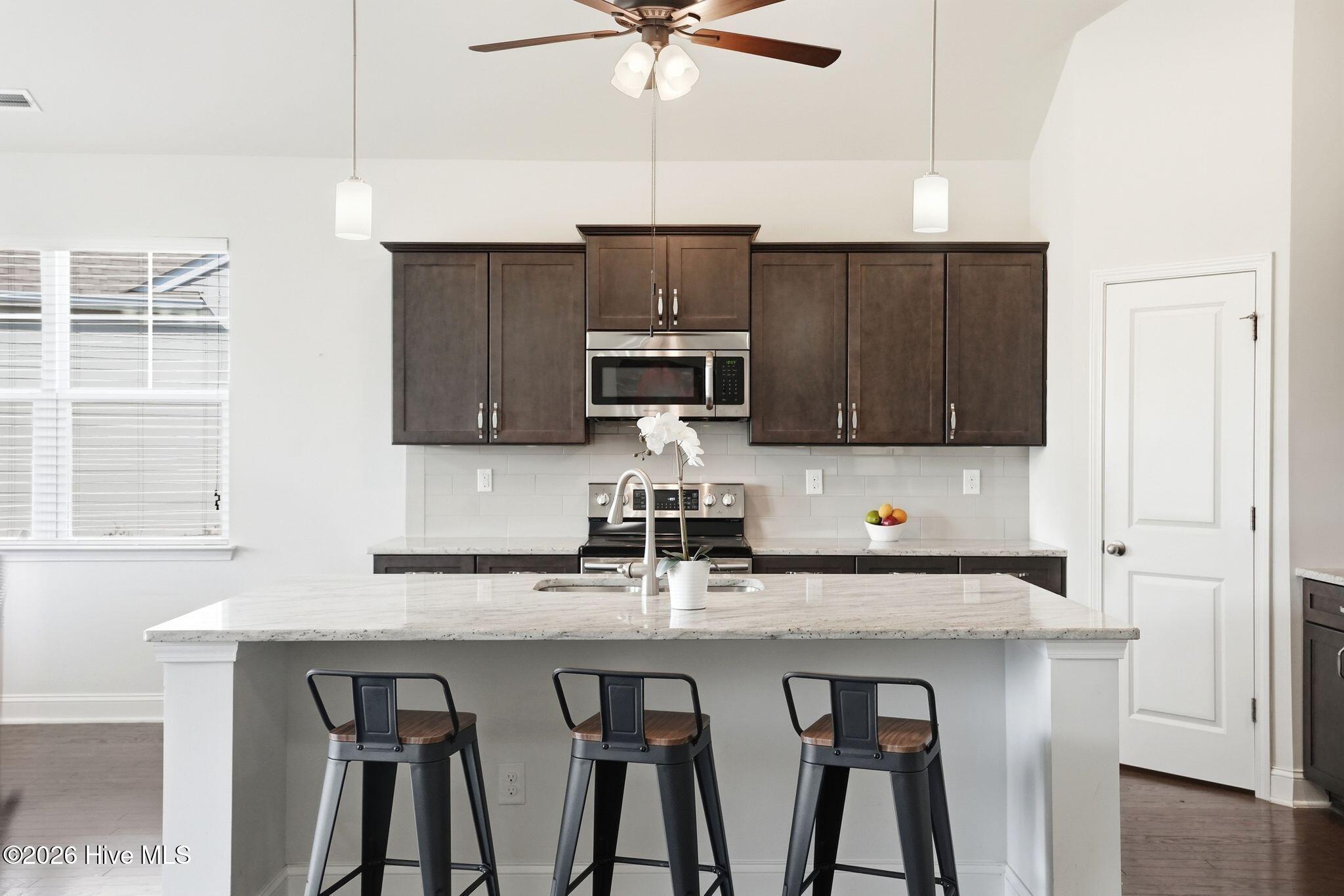 100560462 | Photo 24