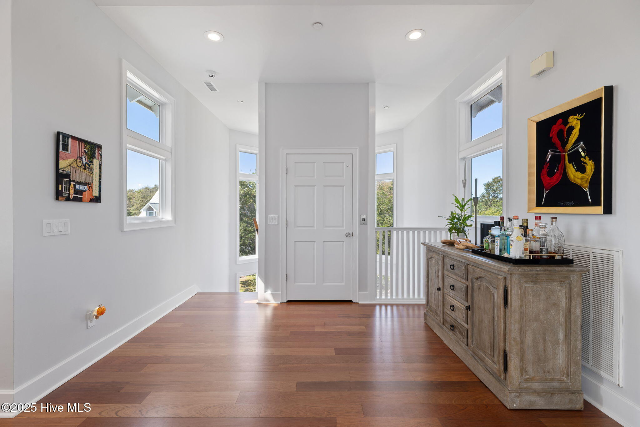 100548263 | Photo 10