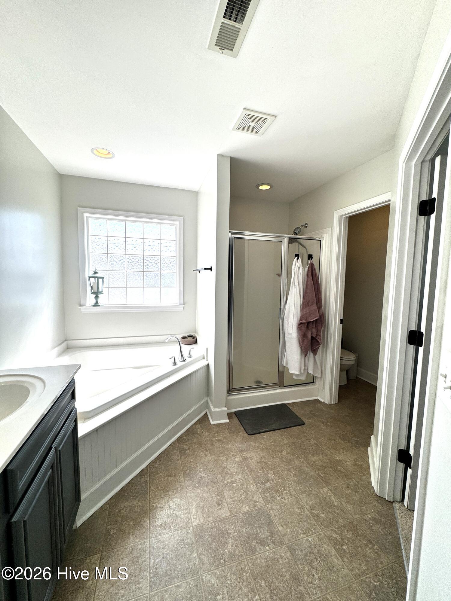 100570620 | Photo 22