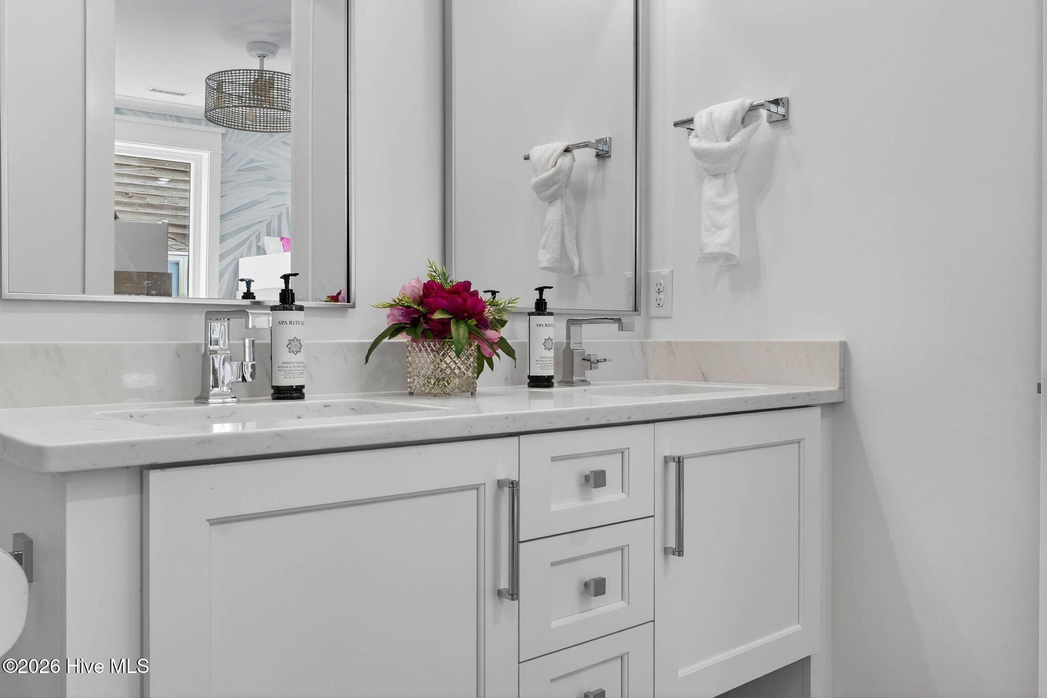 100543300 | Photo 38