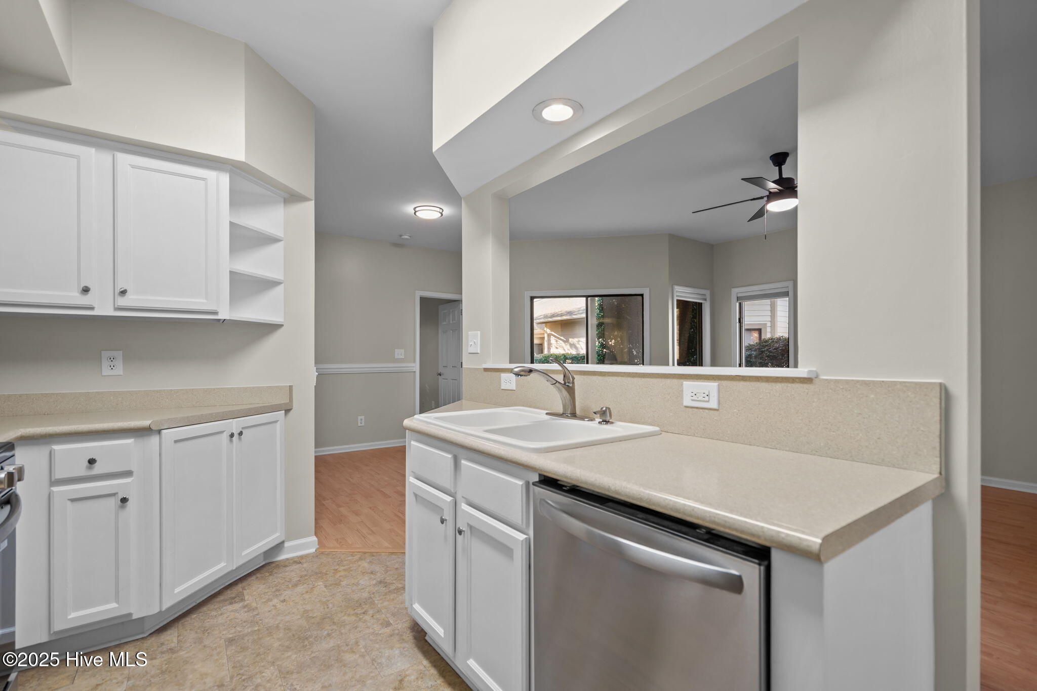 100539656 | Photo 35