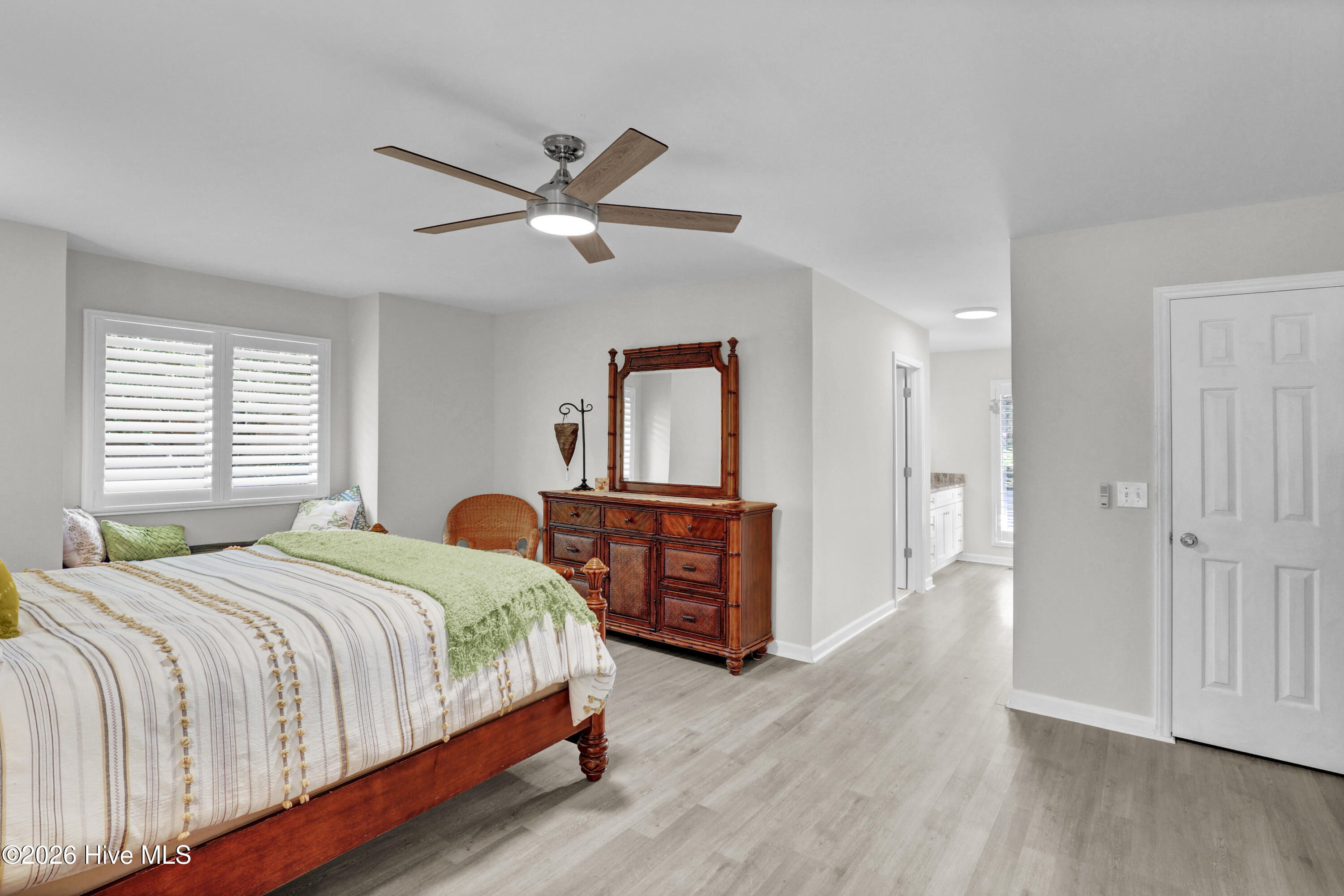 100570450 | Photo 14