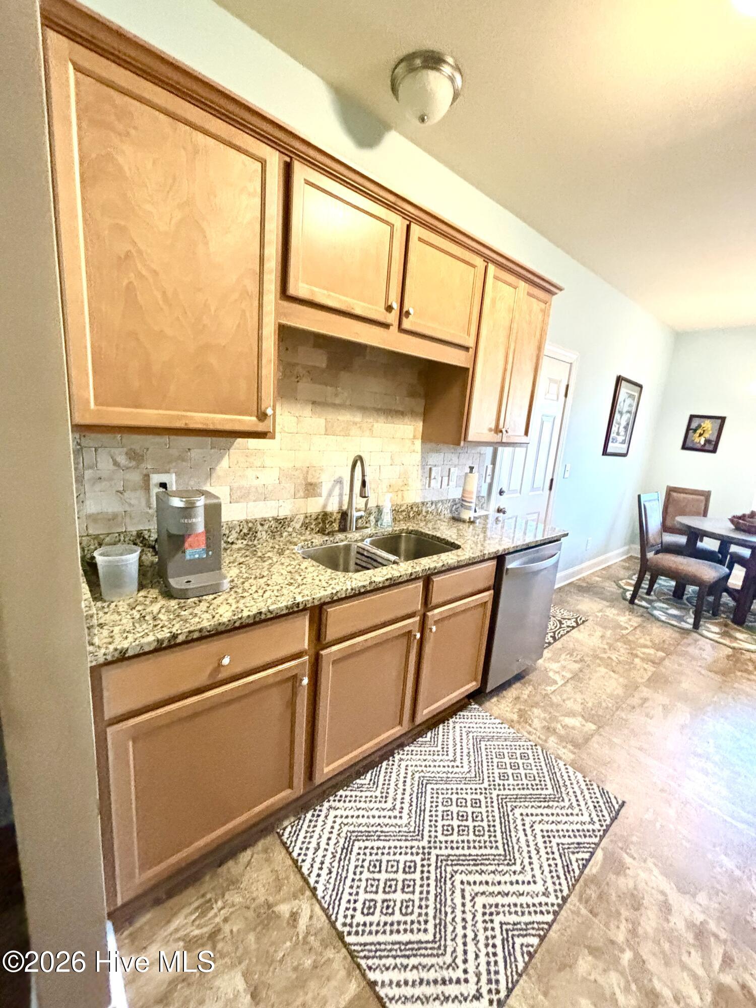 100559423 | Photo 24