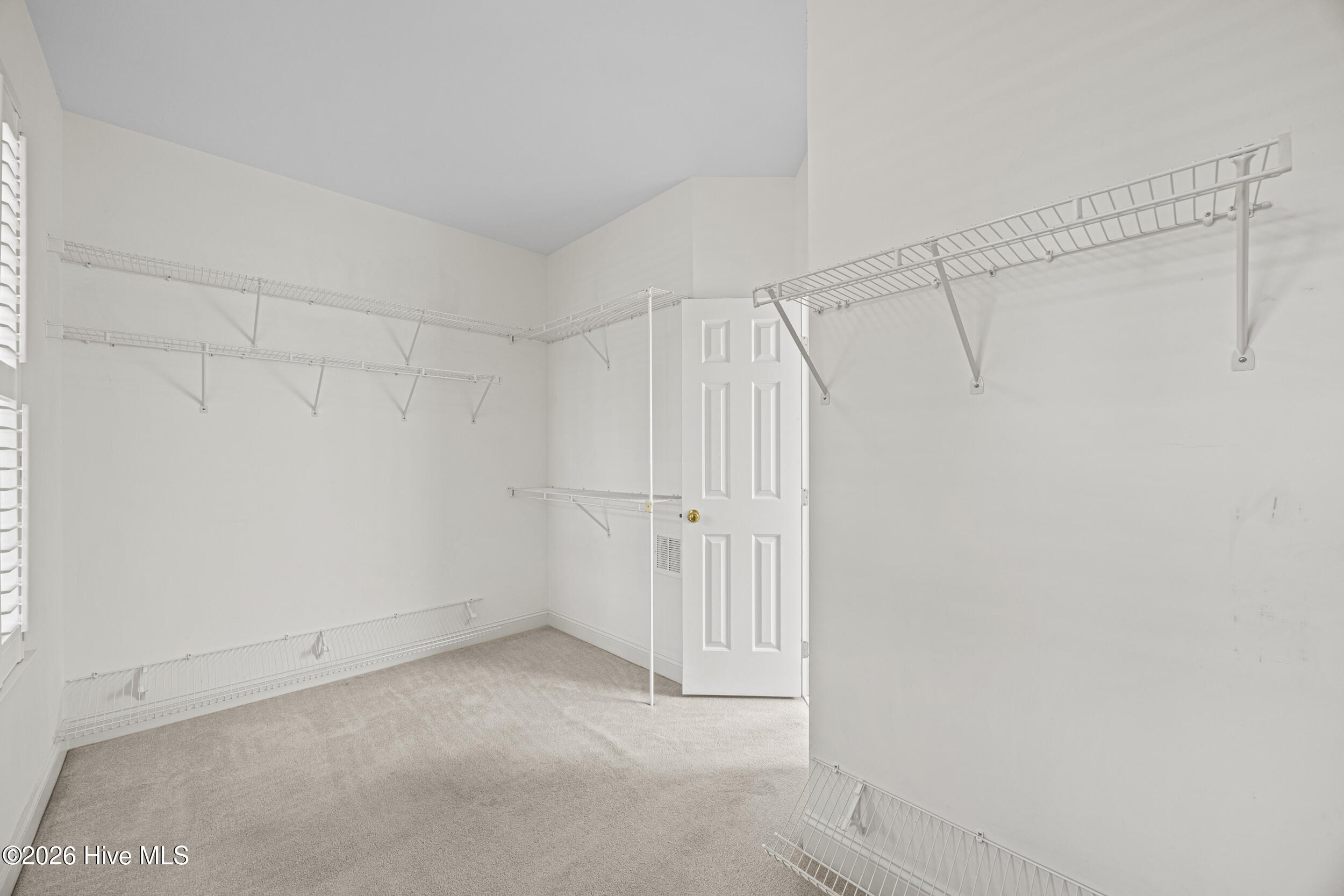 100569840 | Photo 17