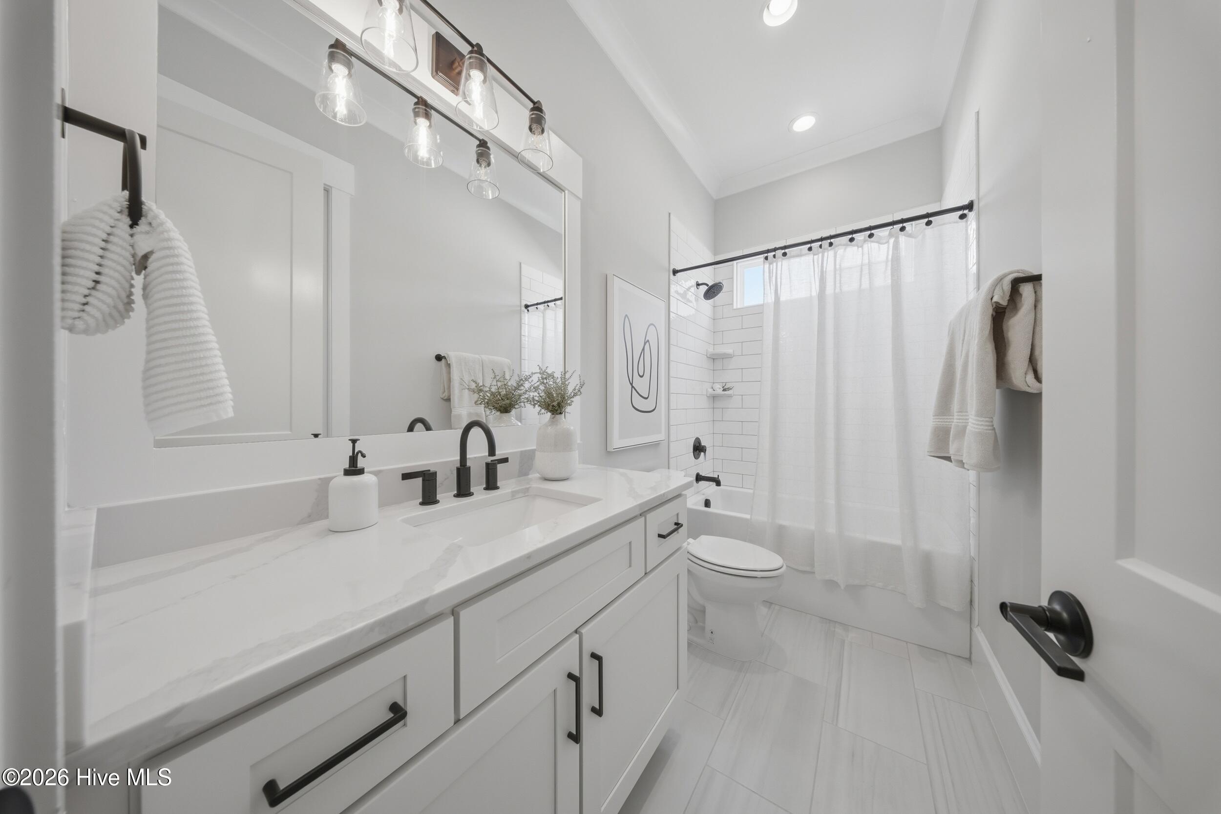 100567785 | Photo 56