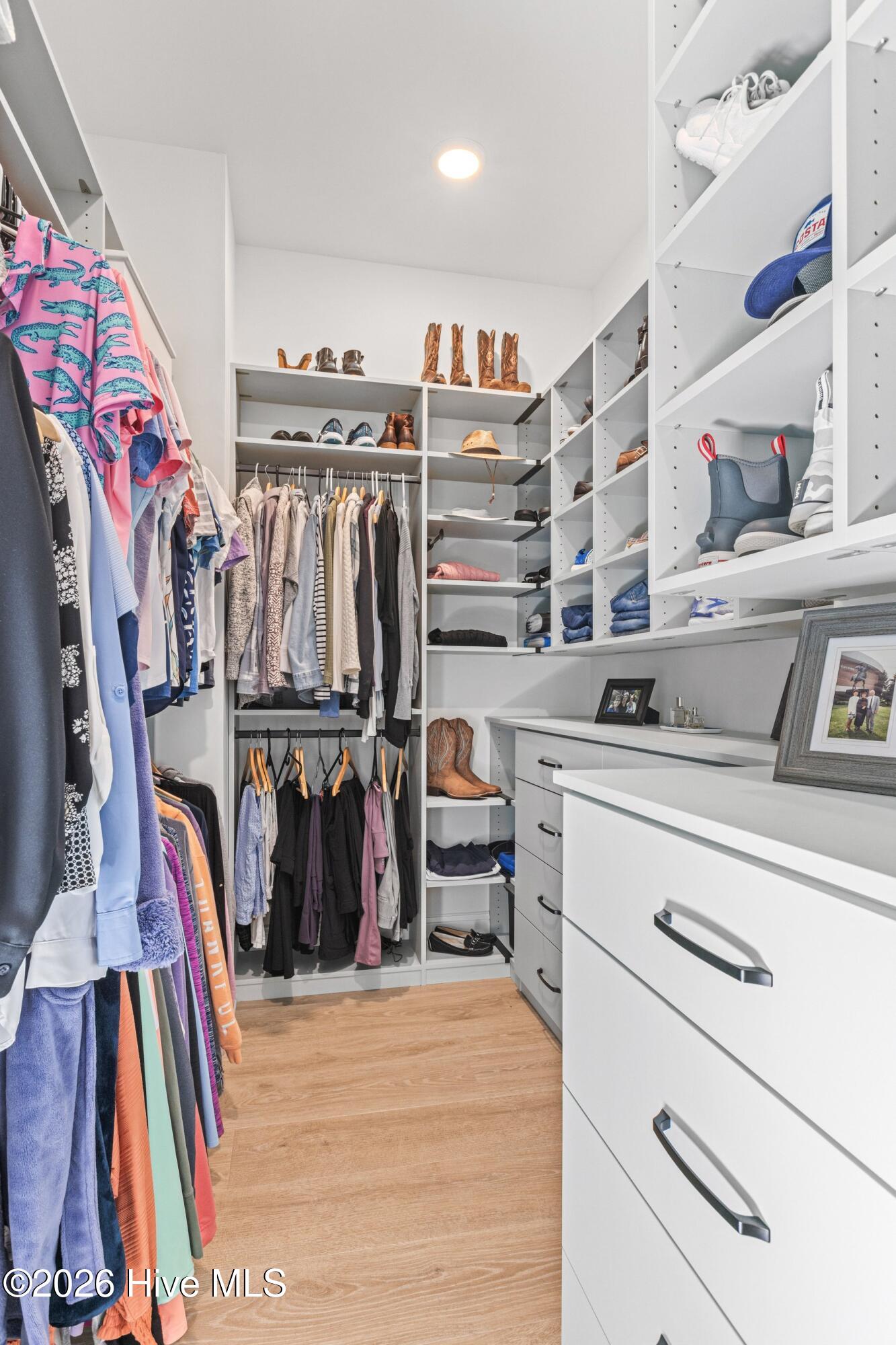 100553656 | Photo 28