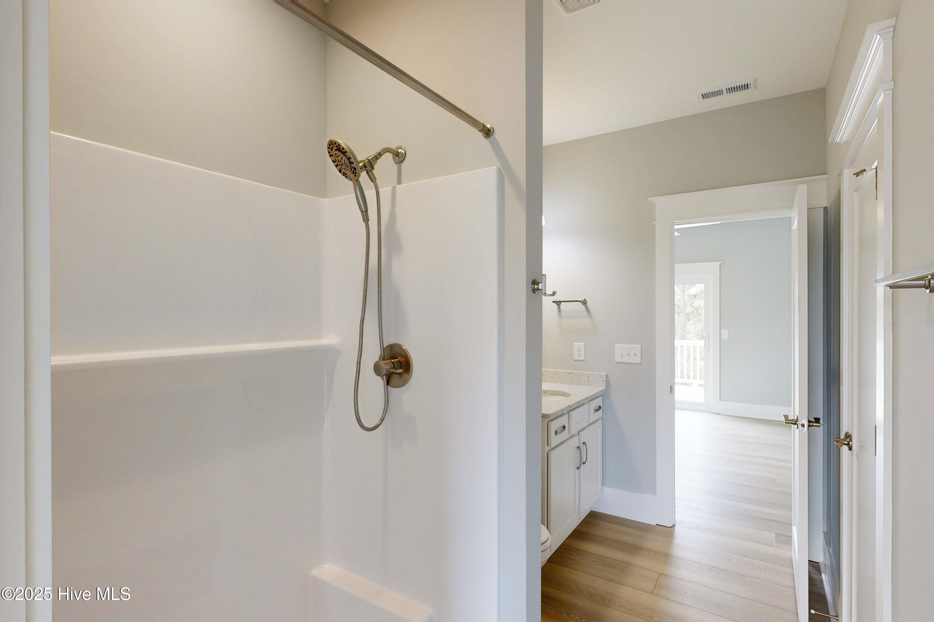 100529326 | Photo 24