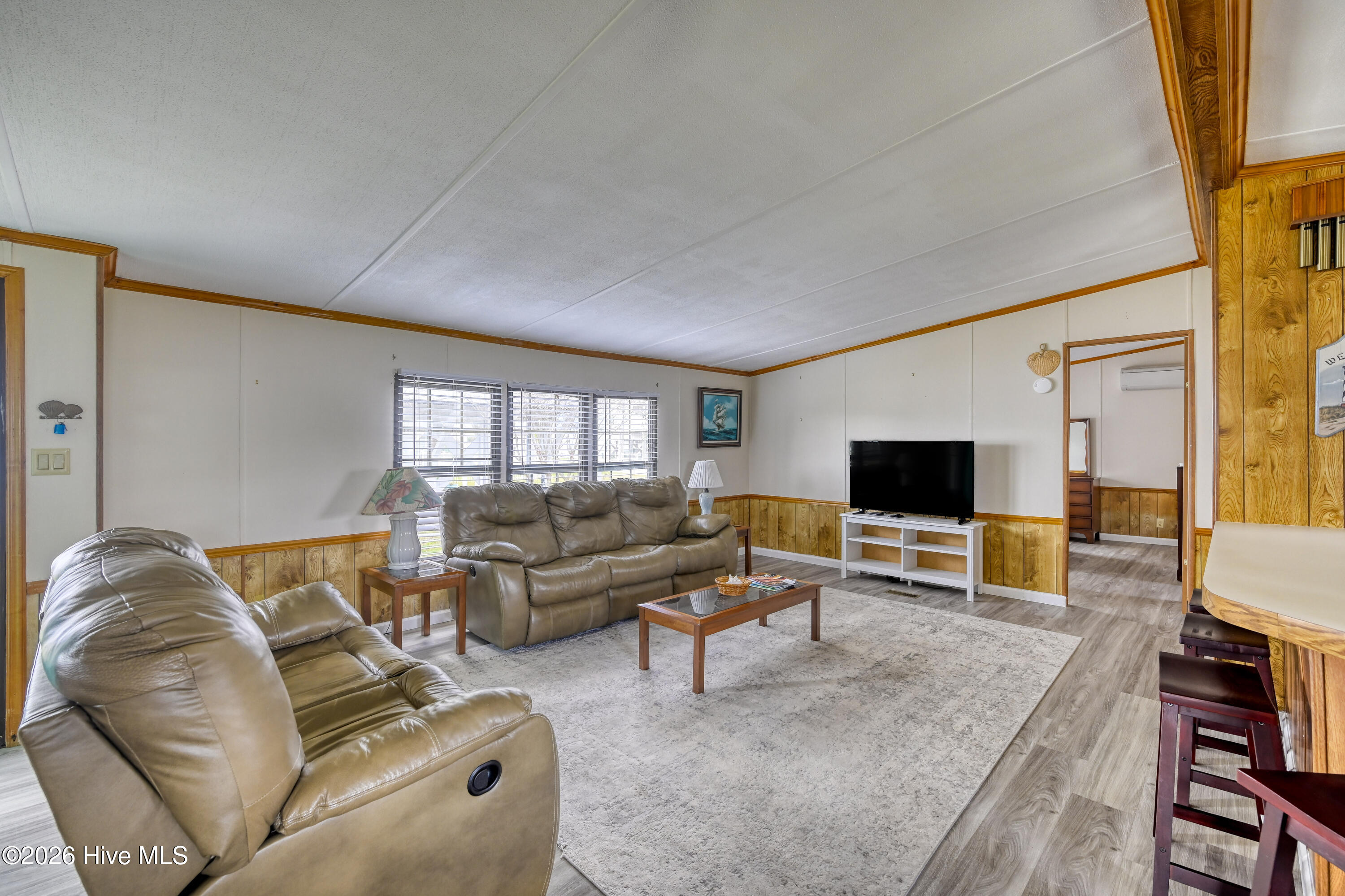 100562691 | Photo 11