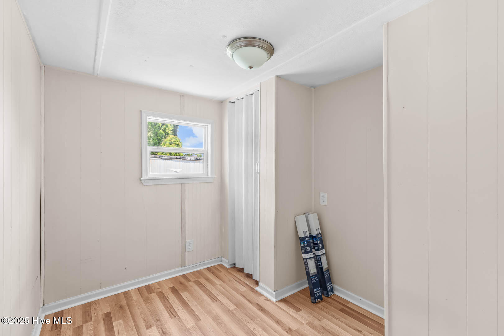 100557844 | Photo 12