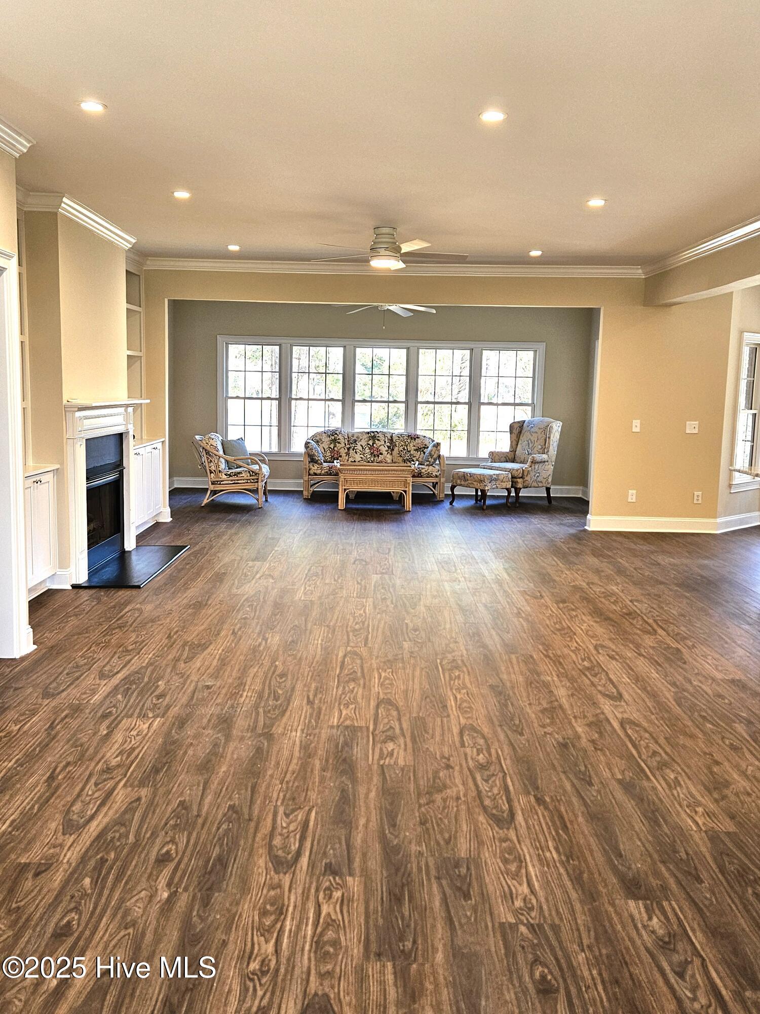 100545247 | Photo 12