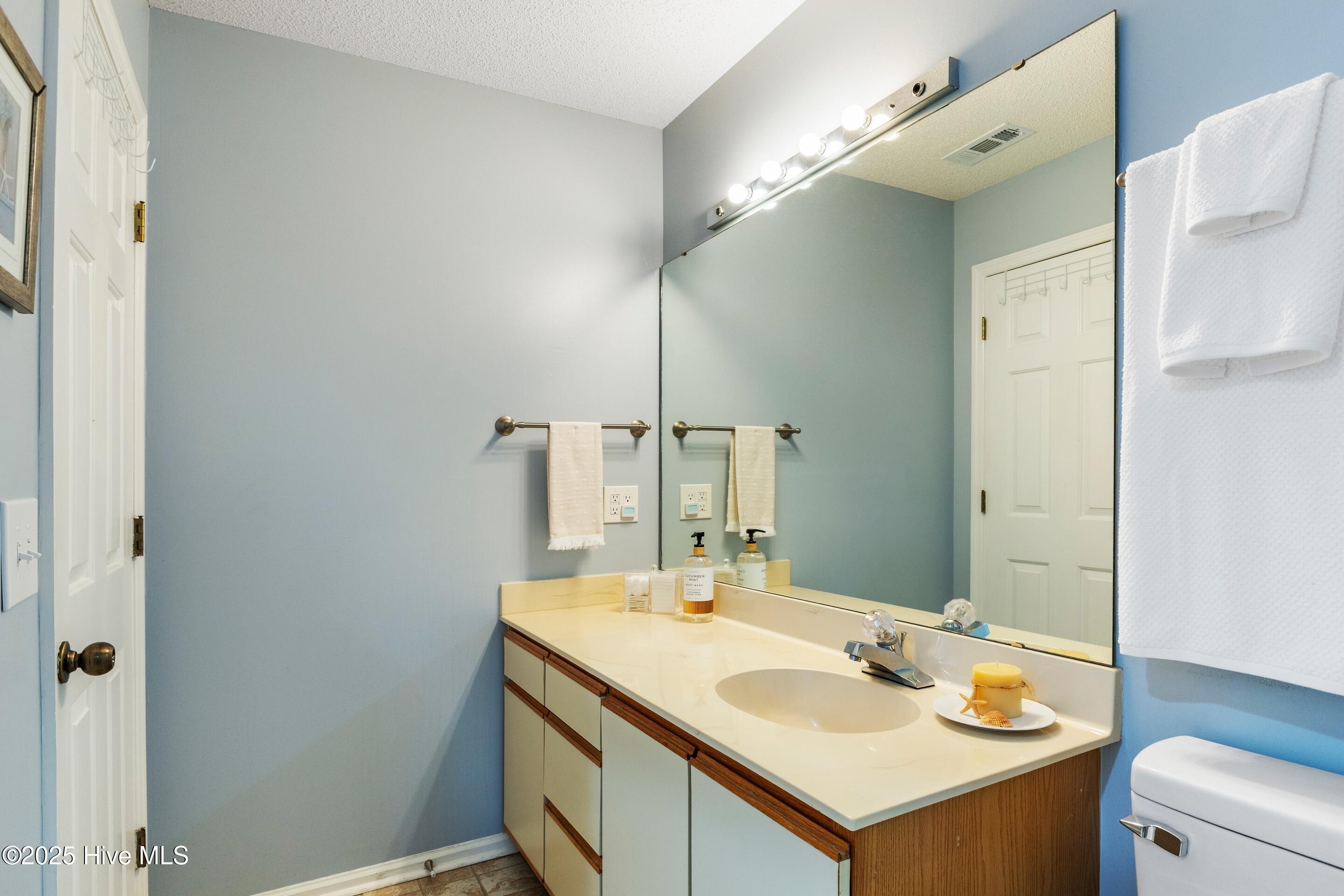 100531128 | Photo 18