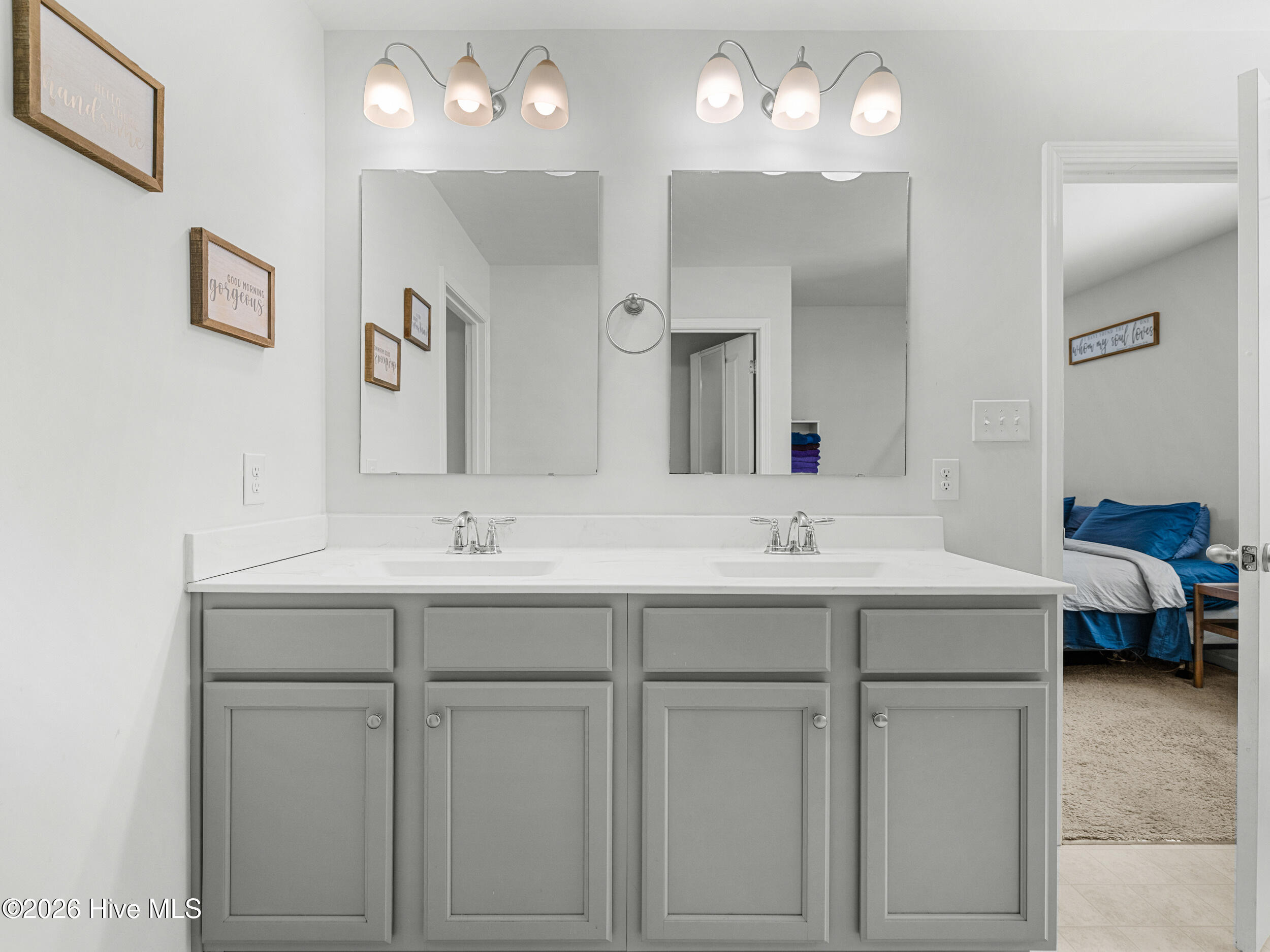 100567072 | Photo 33