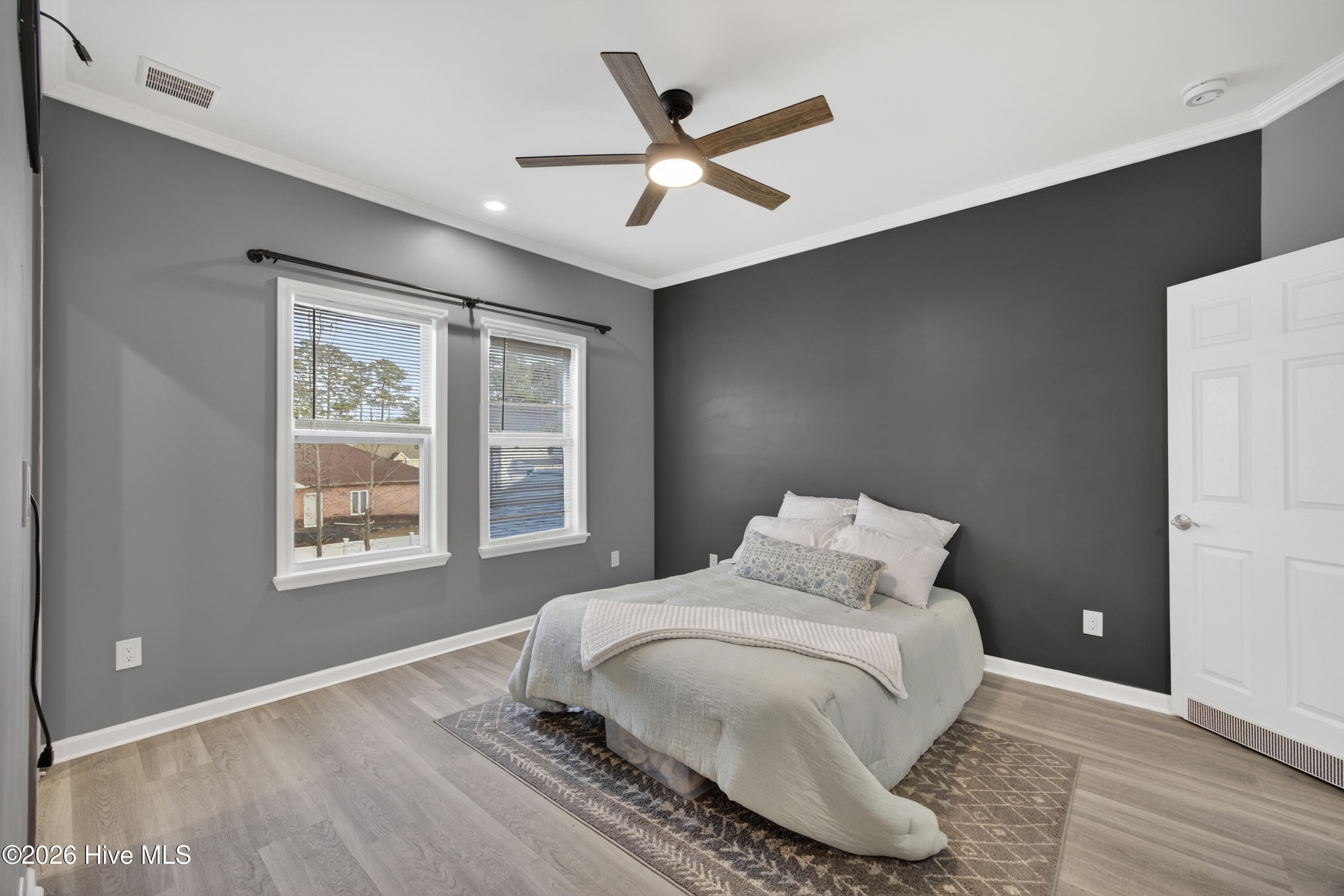 100548993 | Photo 23