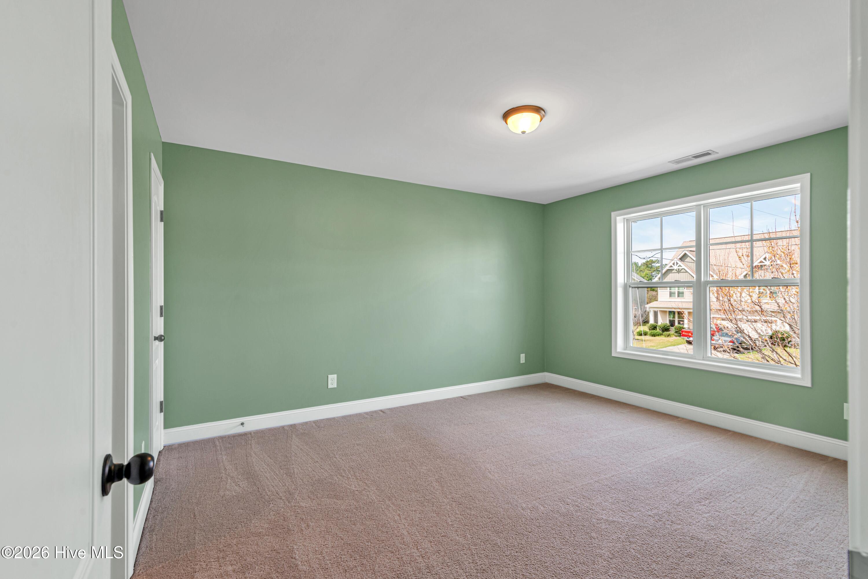 100564004 | Photo 32