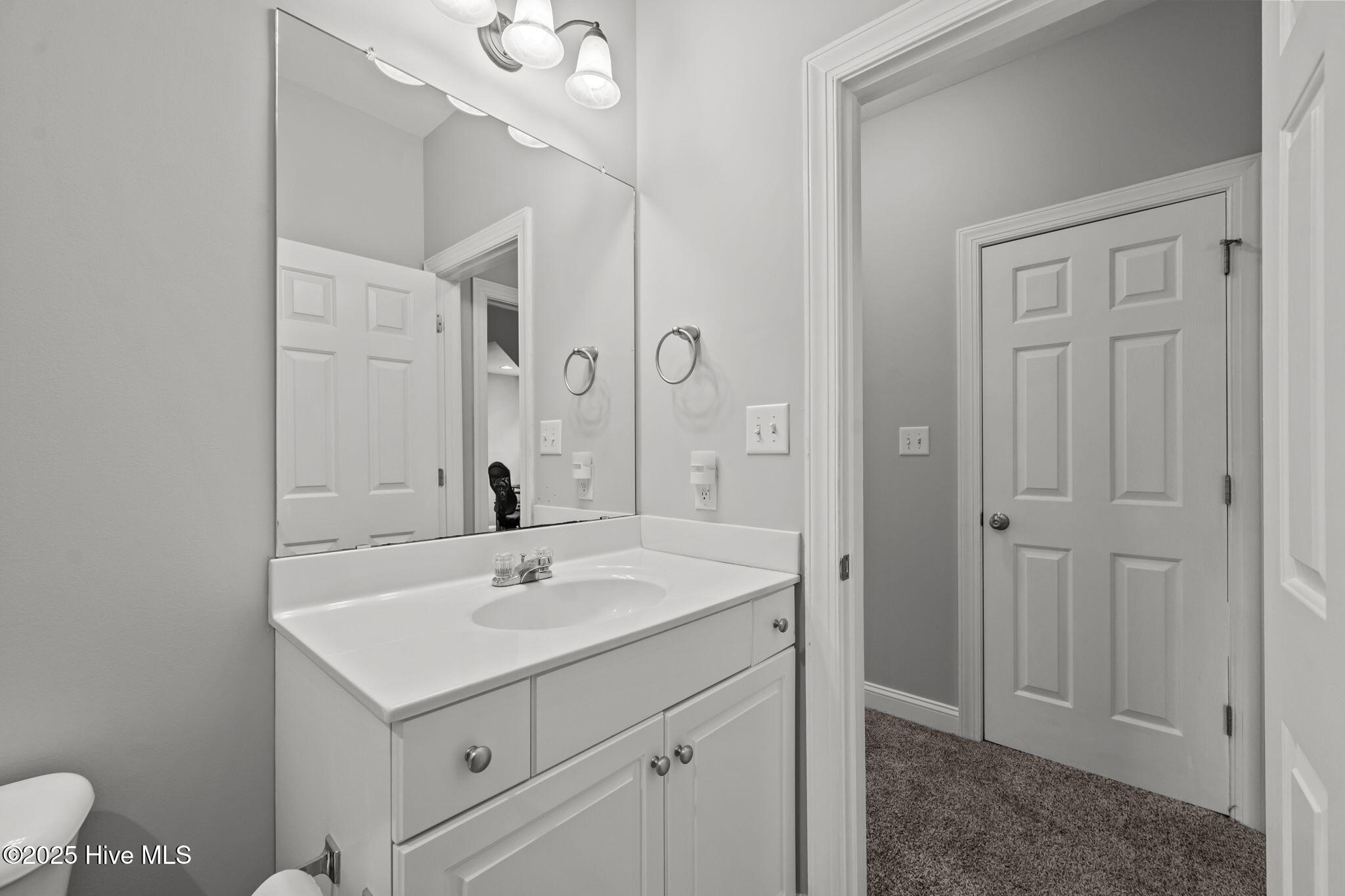 100524687 | Photo 42