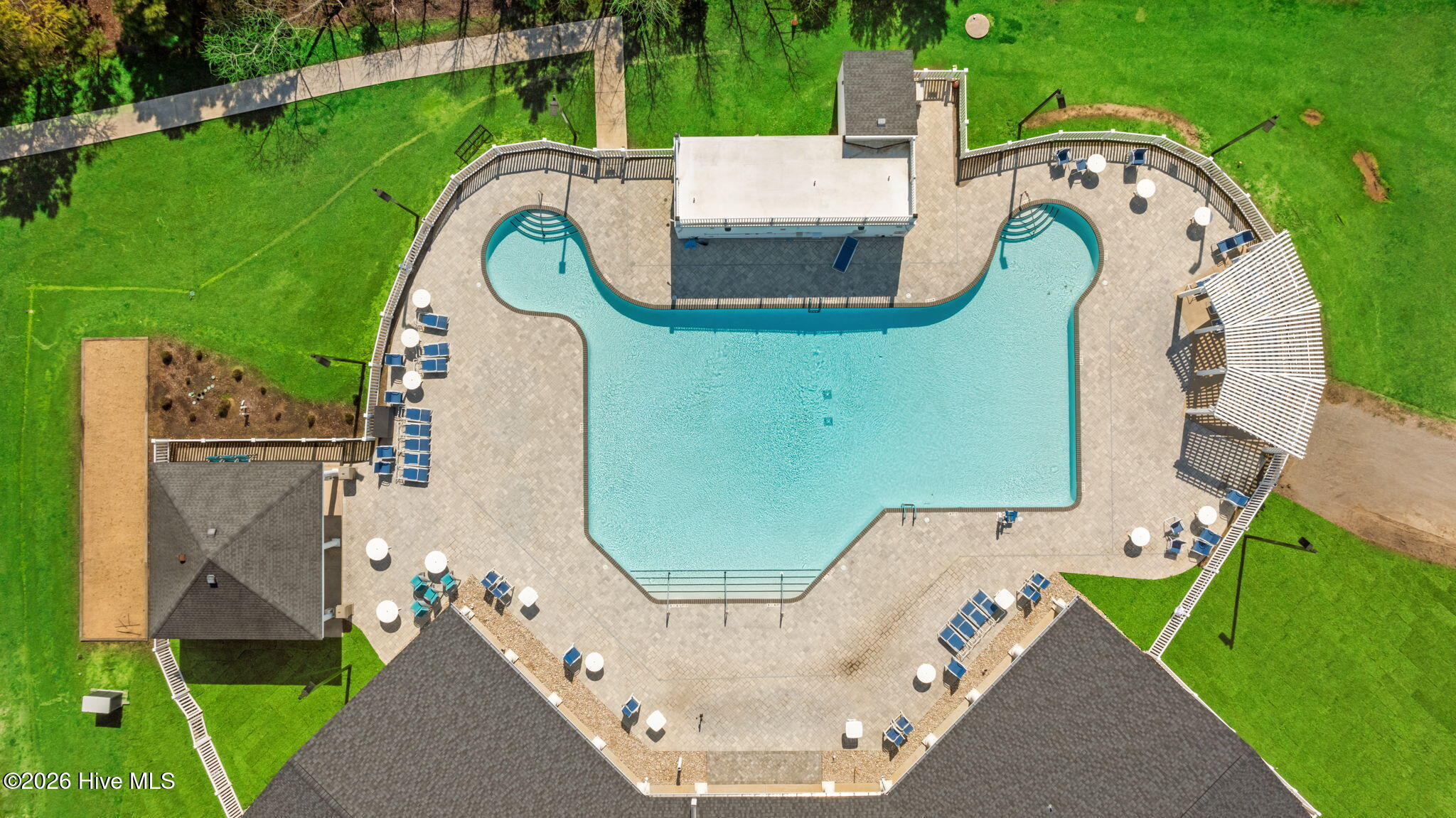 100560327 | Photo 38