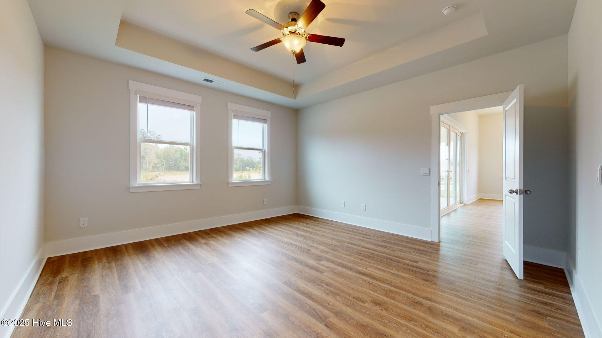 100543683 | Photo 32