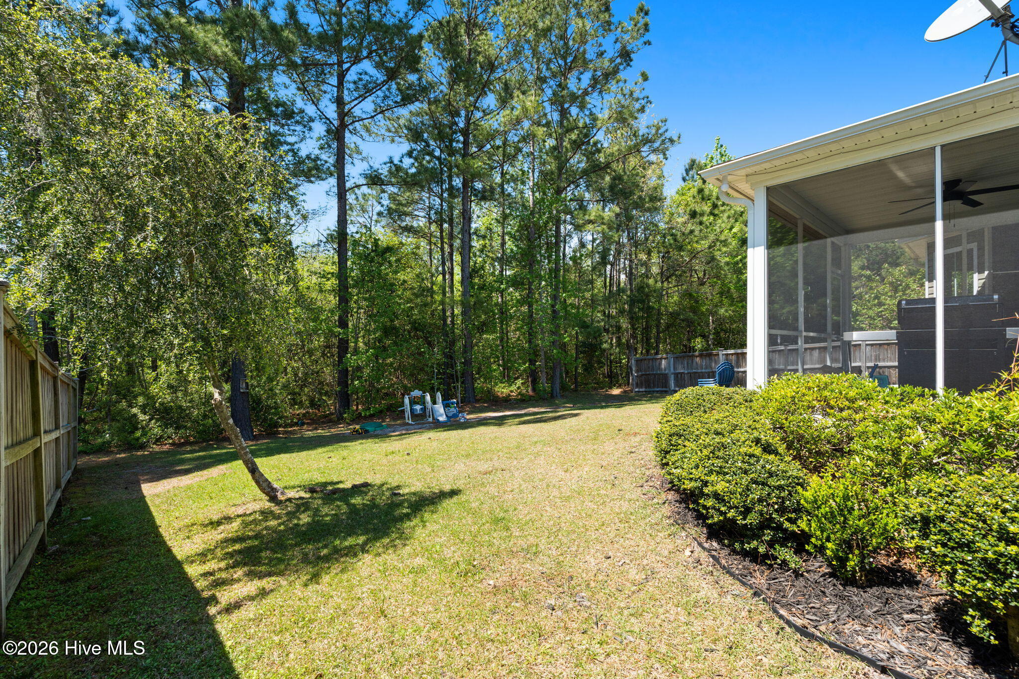 100566892 | Photo 44