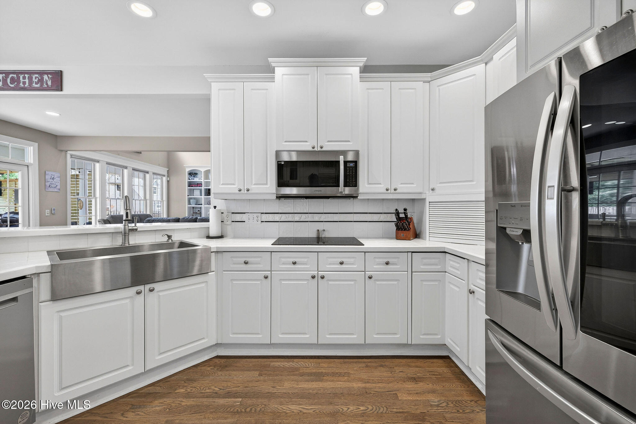 100563131 | Photo 24