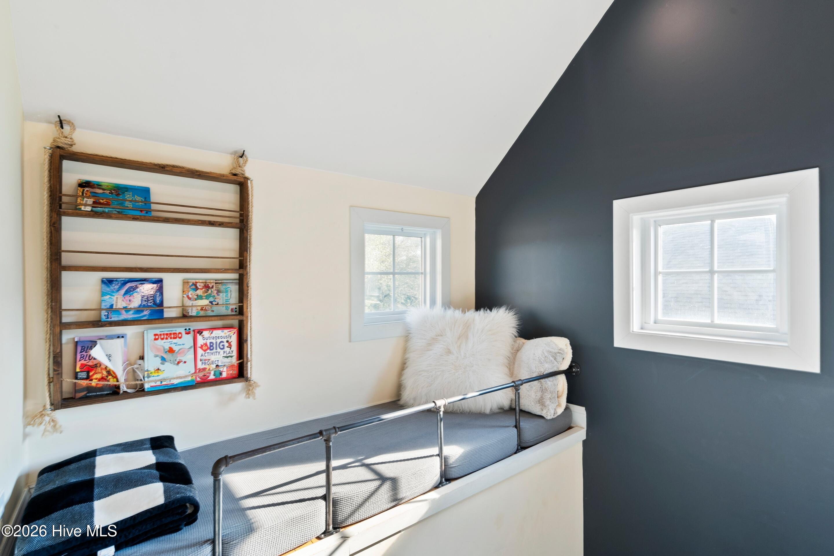 100549187 | Photo 45