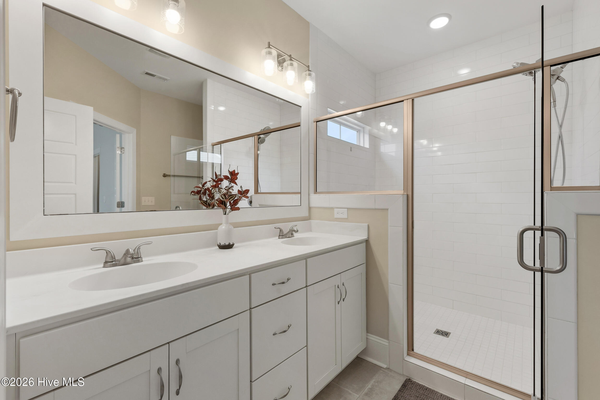 100557443 | Photo 25