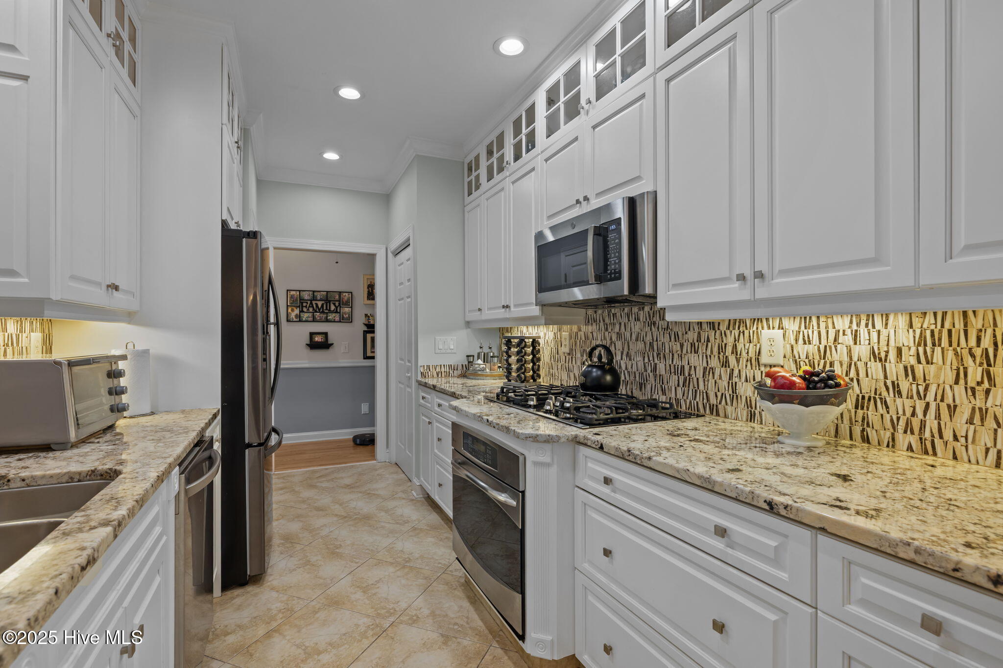 100558130 | Photo 10