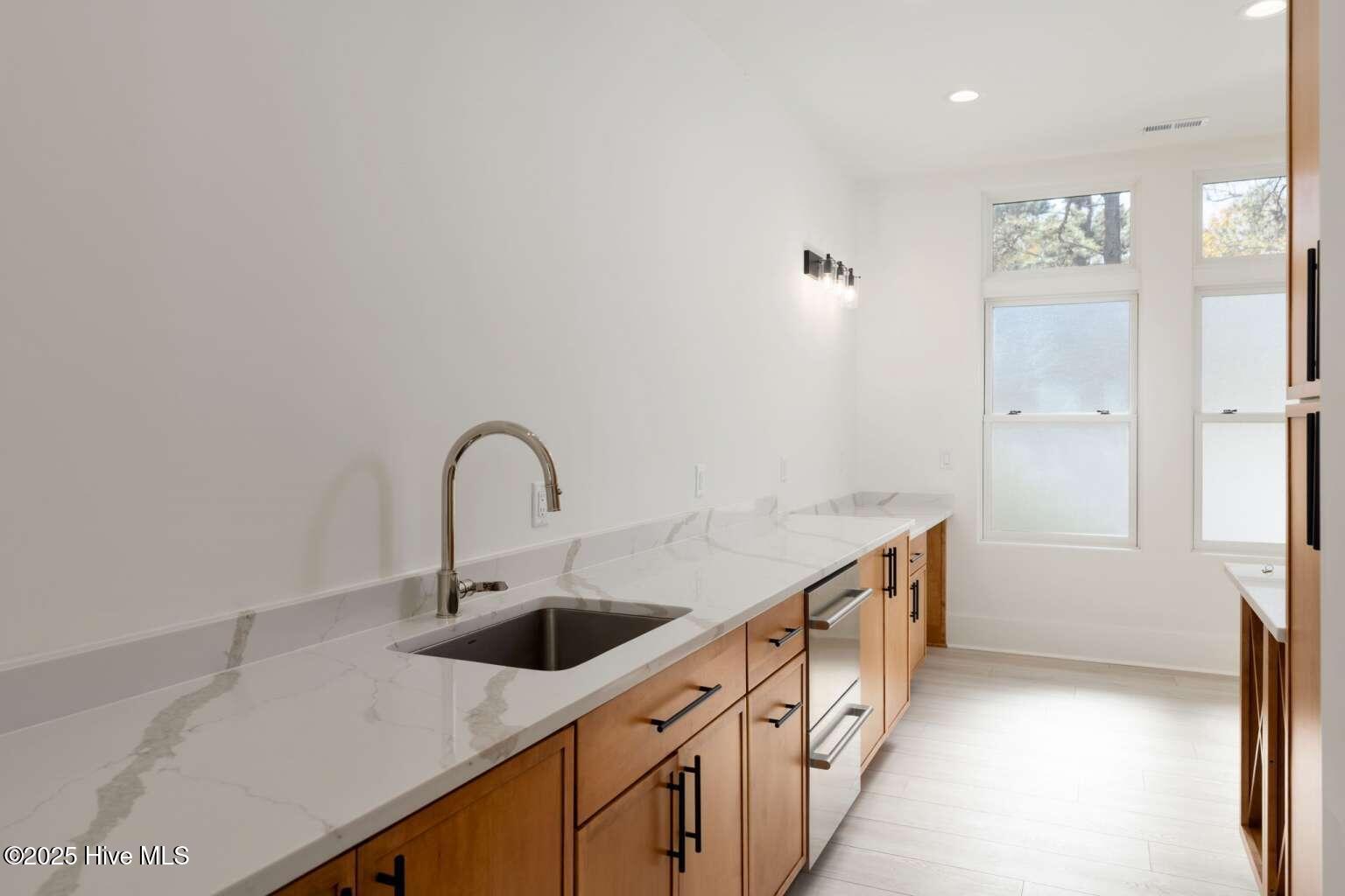 100541892 | Photo 25