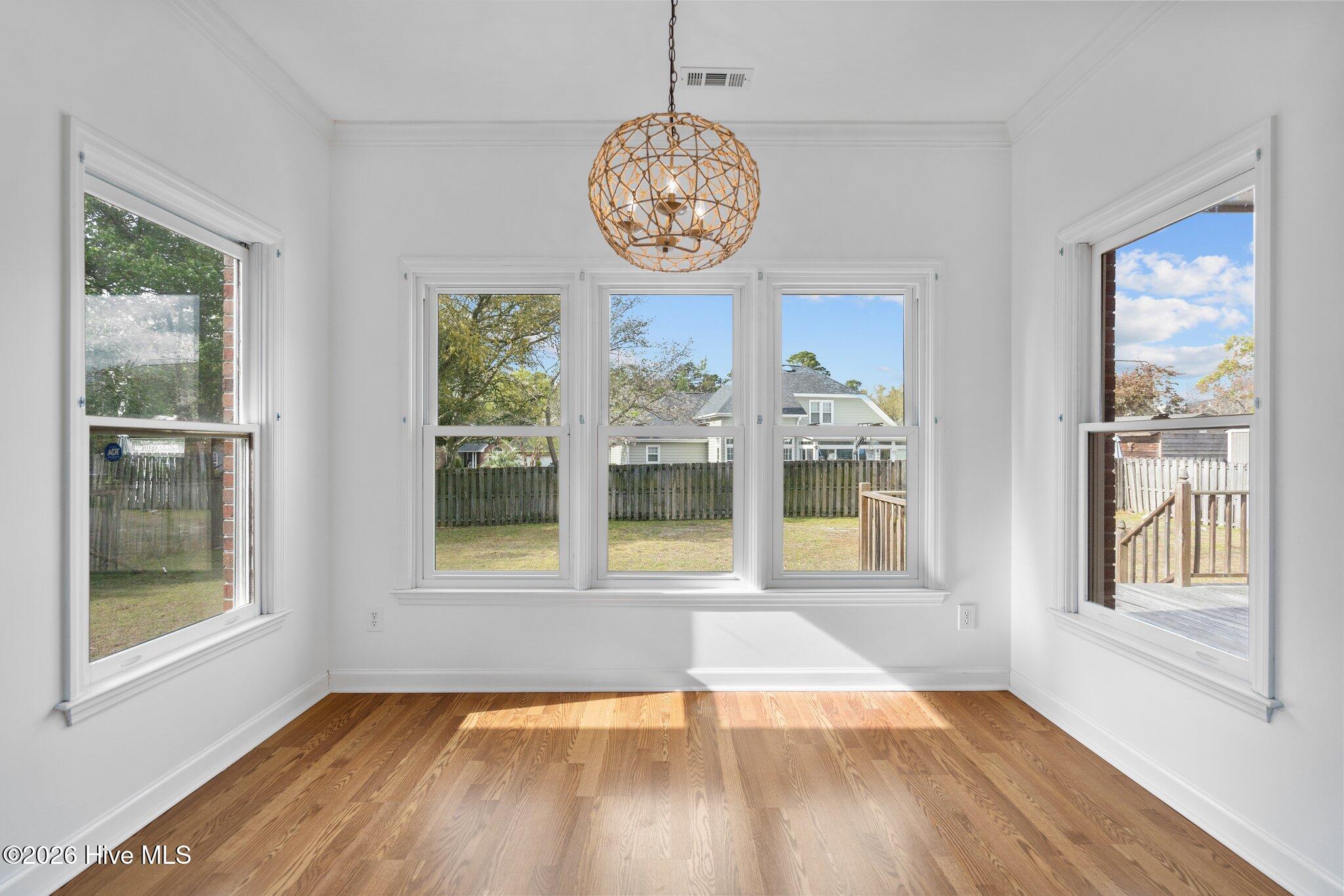 100570682 | Photo 16