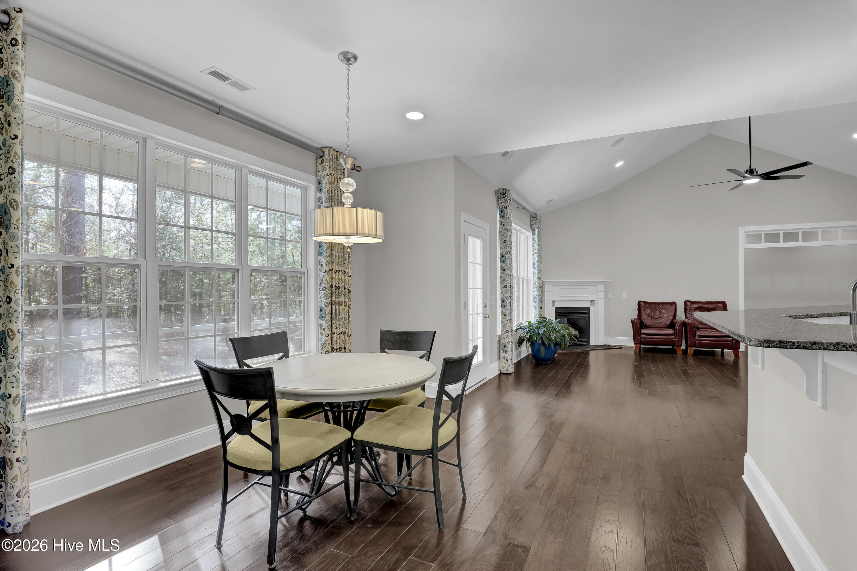 100549522 | Photo 17