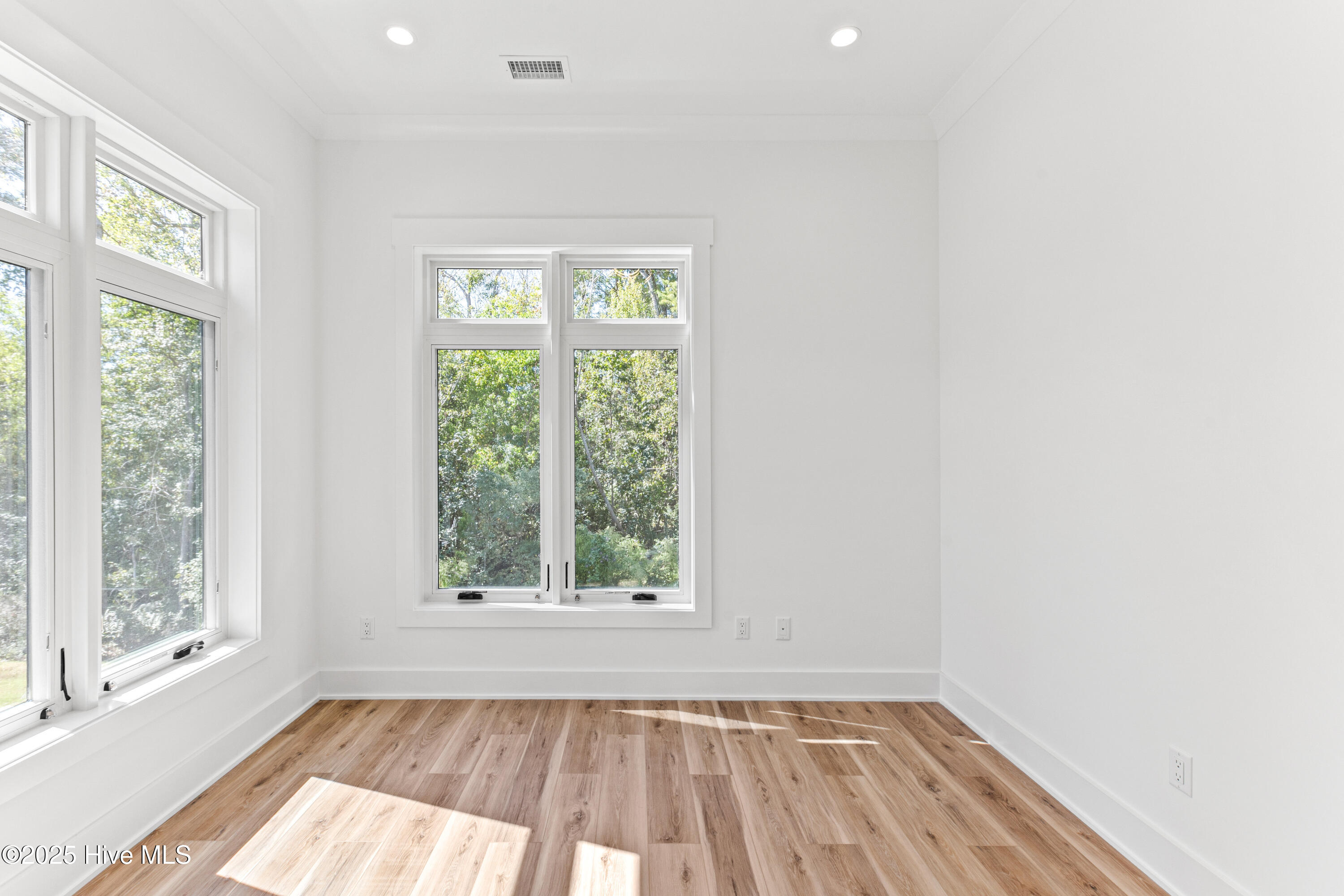 100535066 | Photo 37