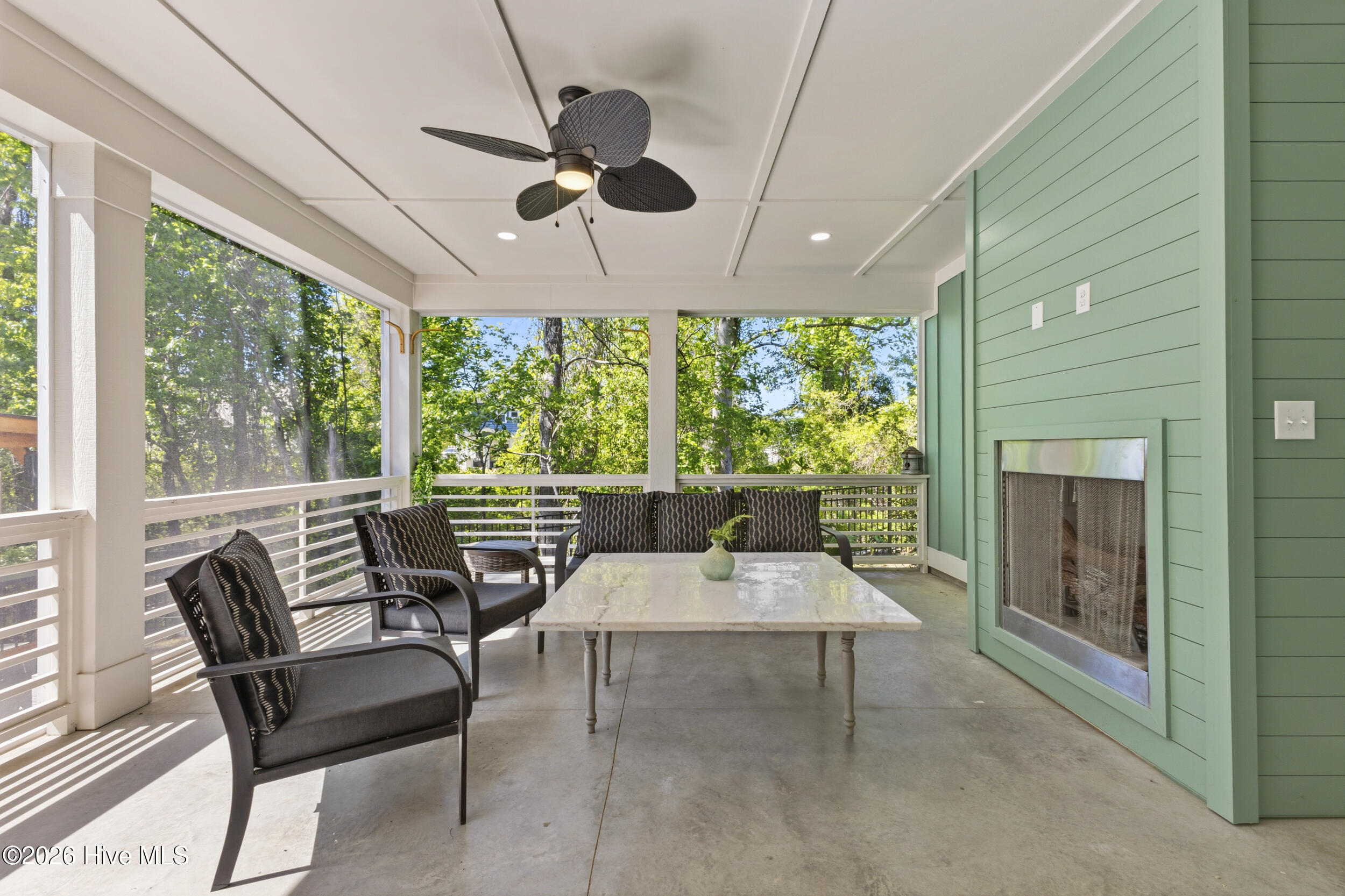 100570688 | Photo 54