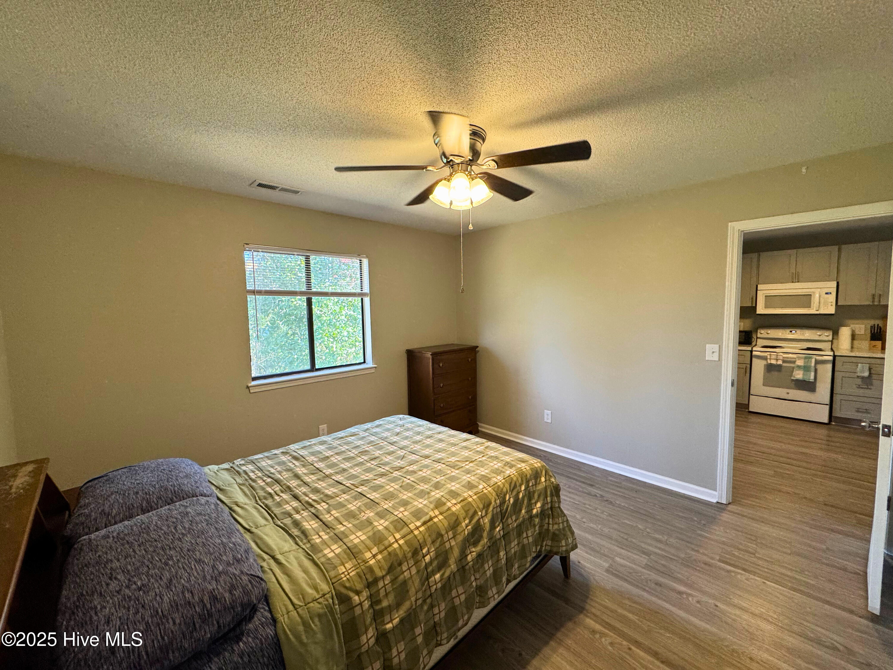 100554226 | Photo 11