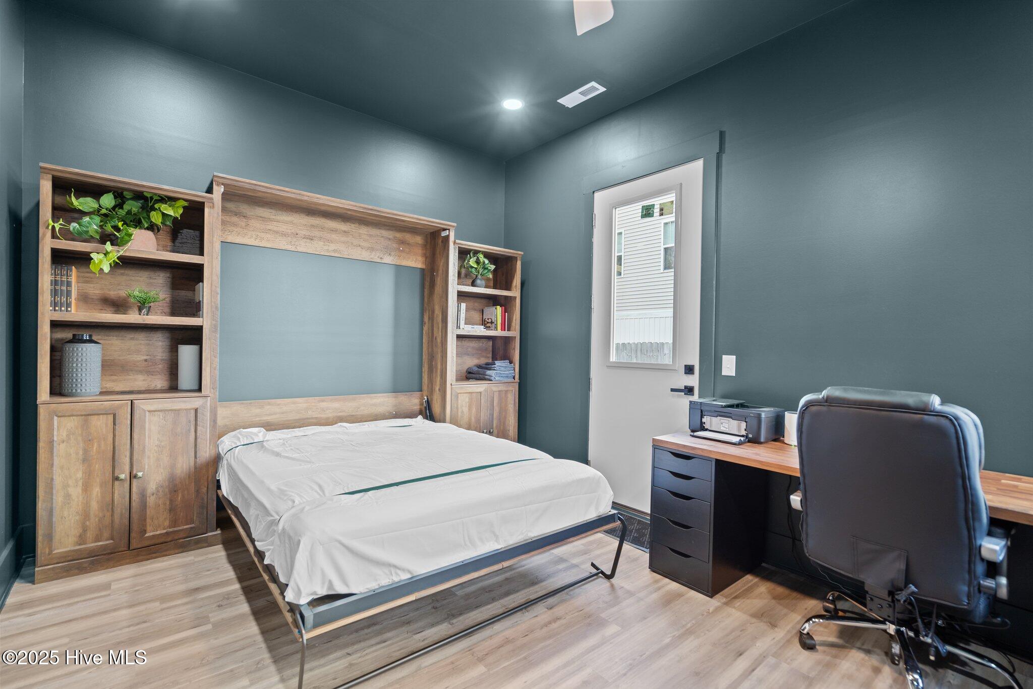 100537870 | Photo 16