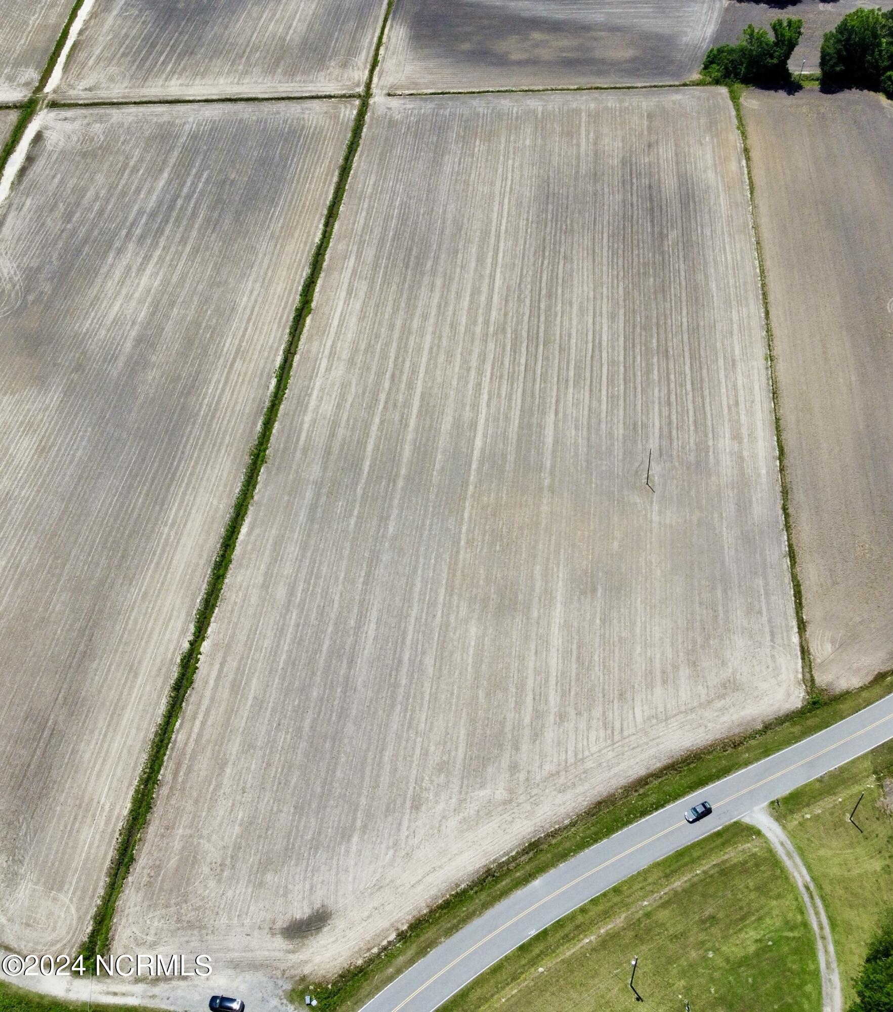 Perfect for a homesite with plenty of room for horses, a mini farm etc. Located in Farm Life Community. Convenient to both Williamston and Washington. 1.5 Hours from the Outer Banks.
Appx 9.83 Ac (Final AC to be determined by seller survey)