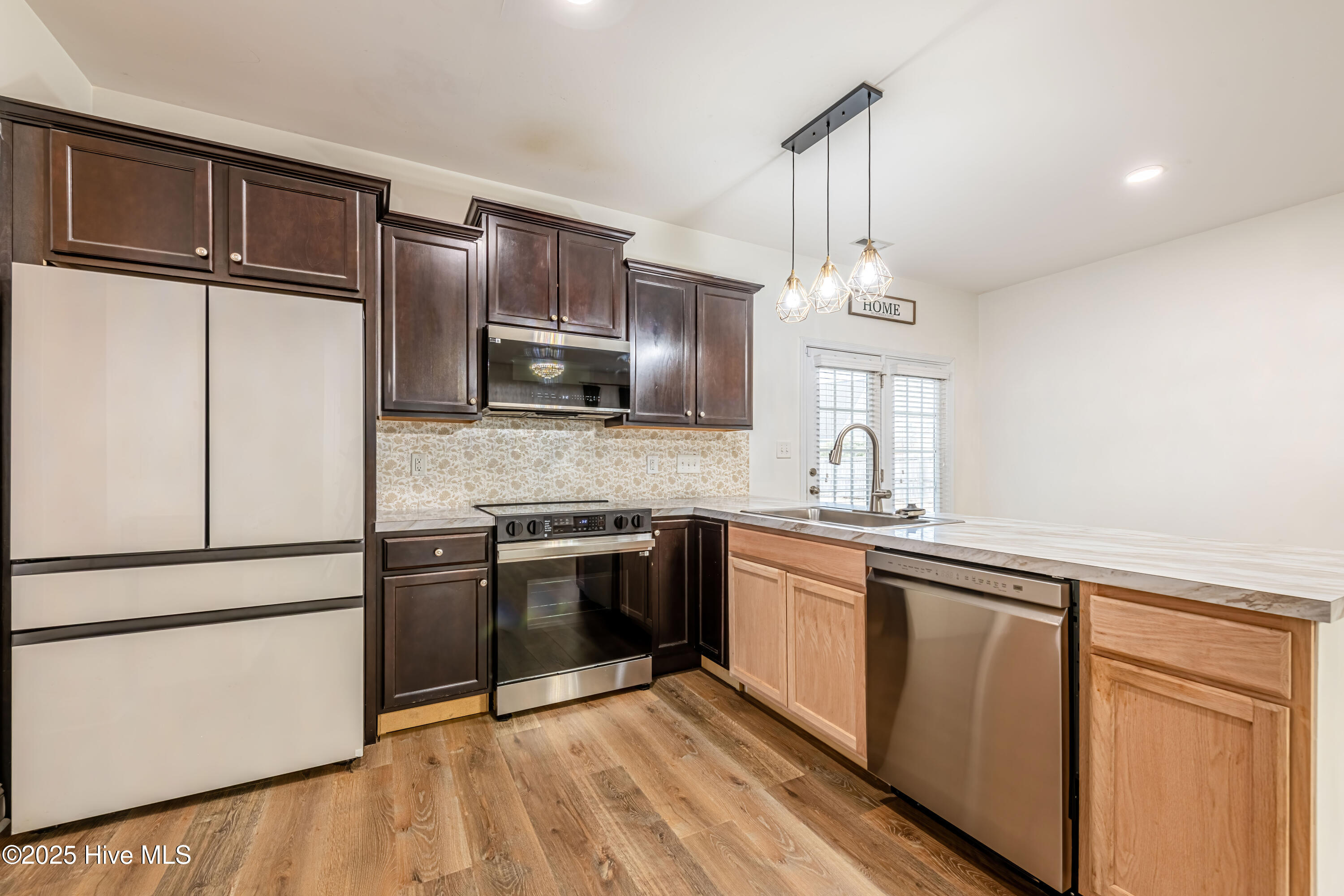 100546682 | Photo 24