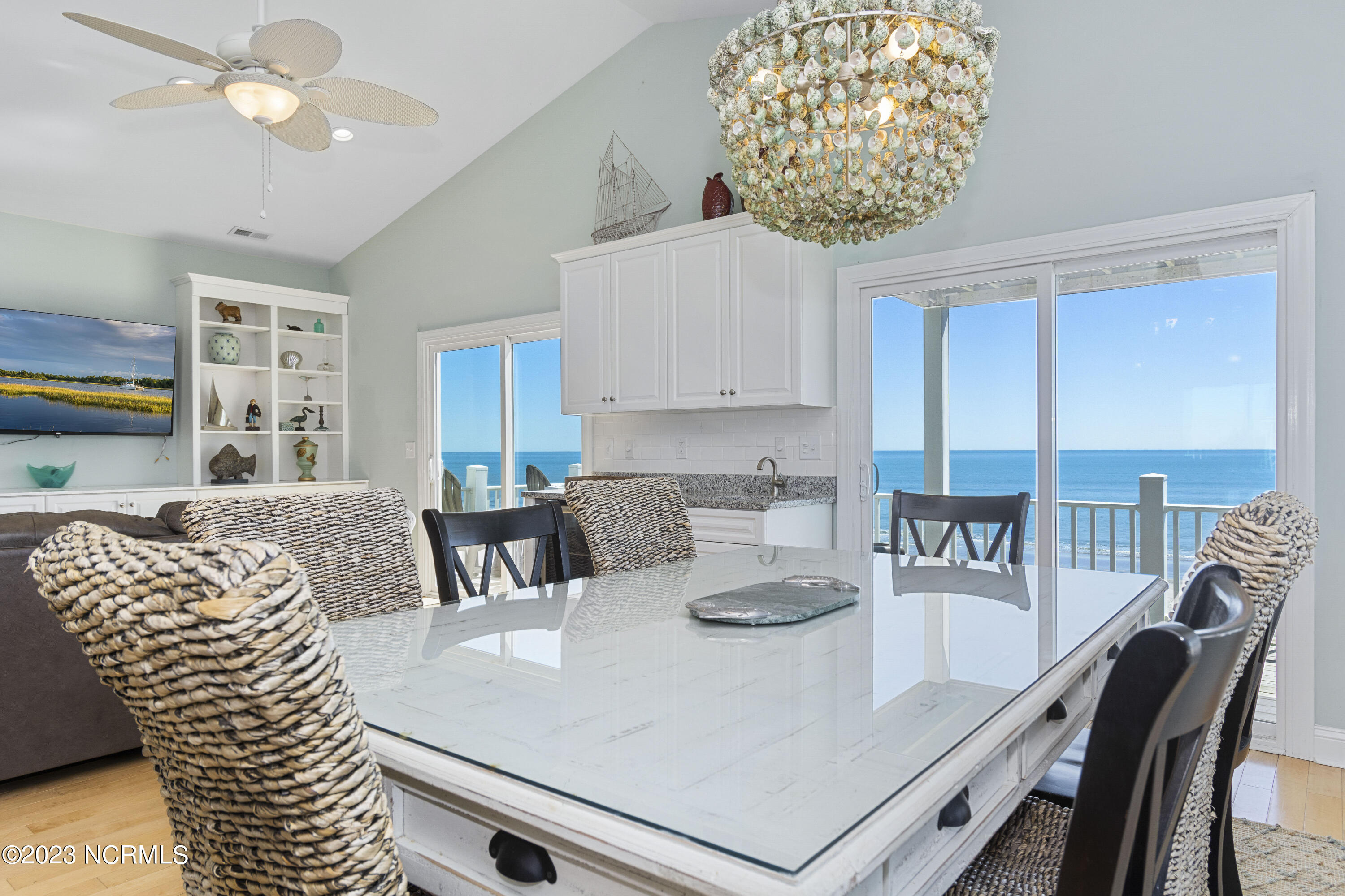 100565817 | Photo 19