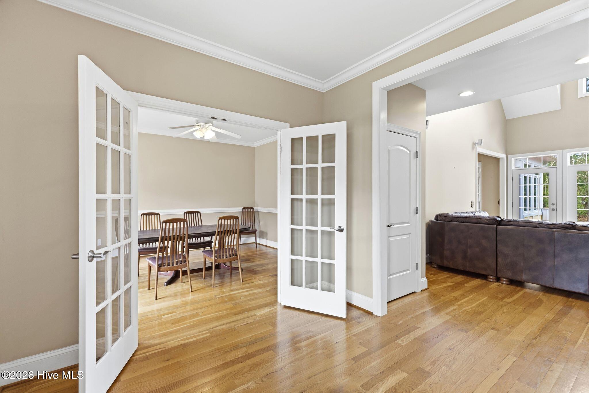 100561180 | Photo 18